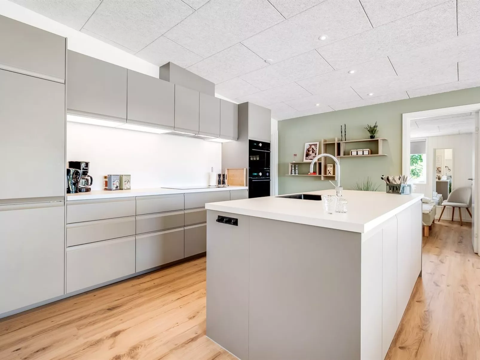 "Arjuna" - 750m from the sea-Inside