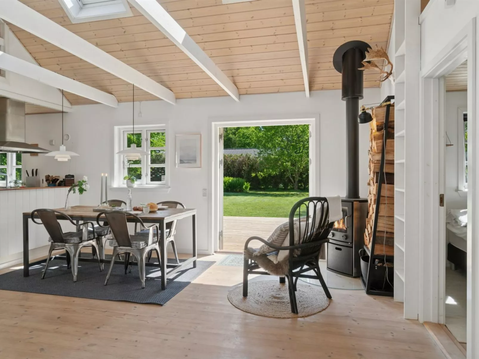 "Veljan" - 1.2km from the sea-Drinnen