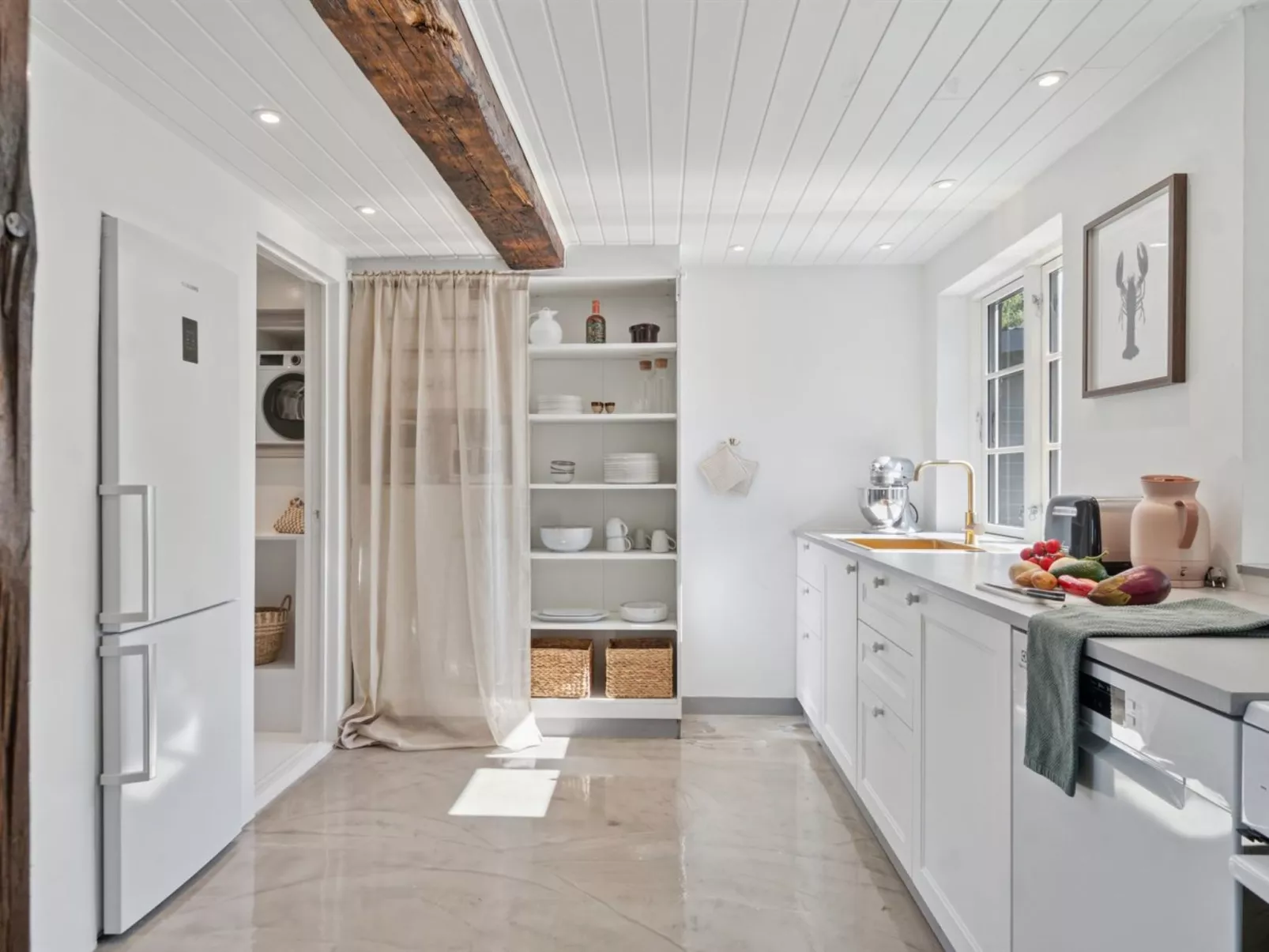 "Thrym" - 2.5km from the sea-Inside