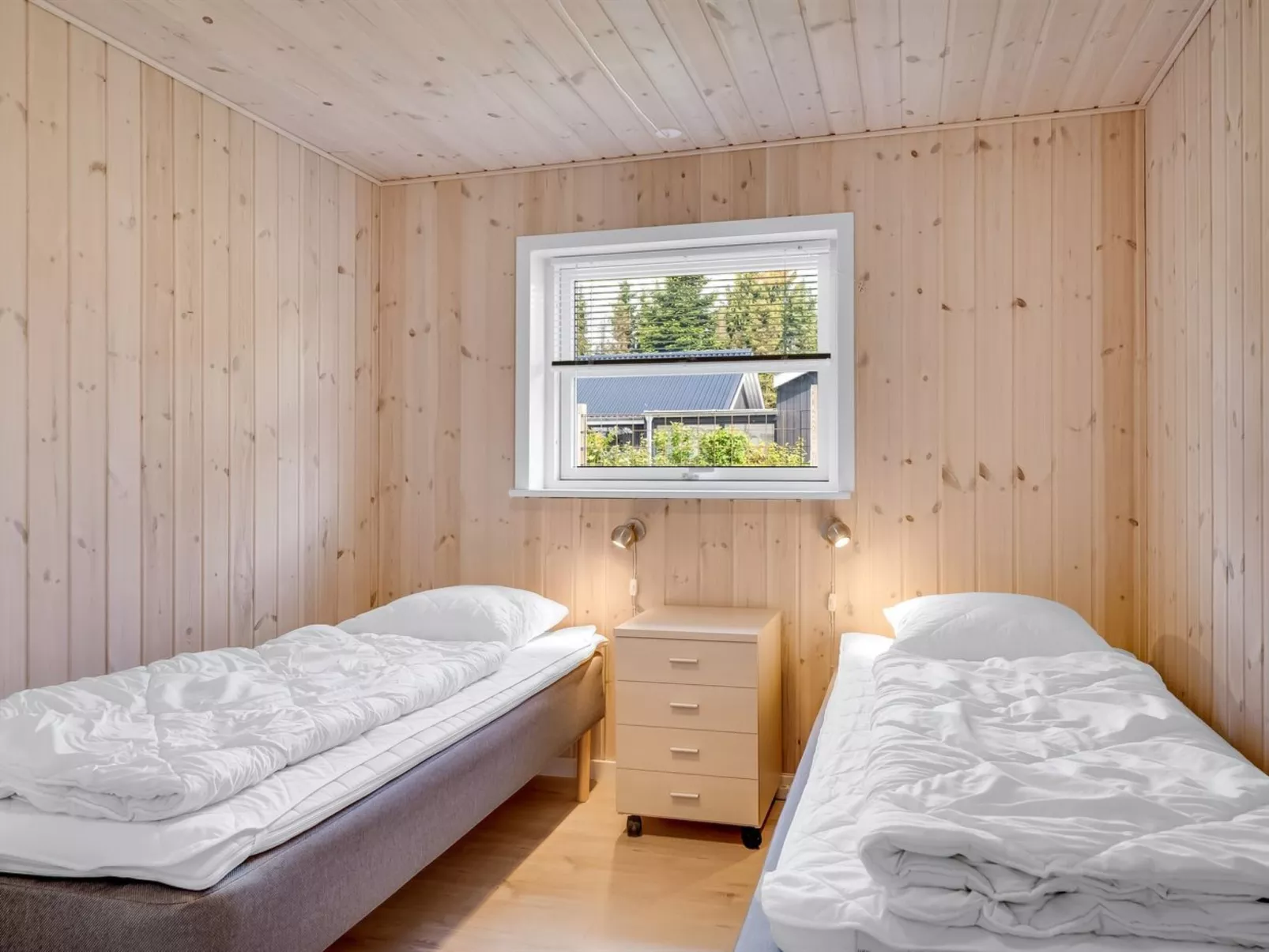 "Ebertine" - 740m to the fjord-Inside