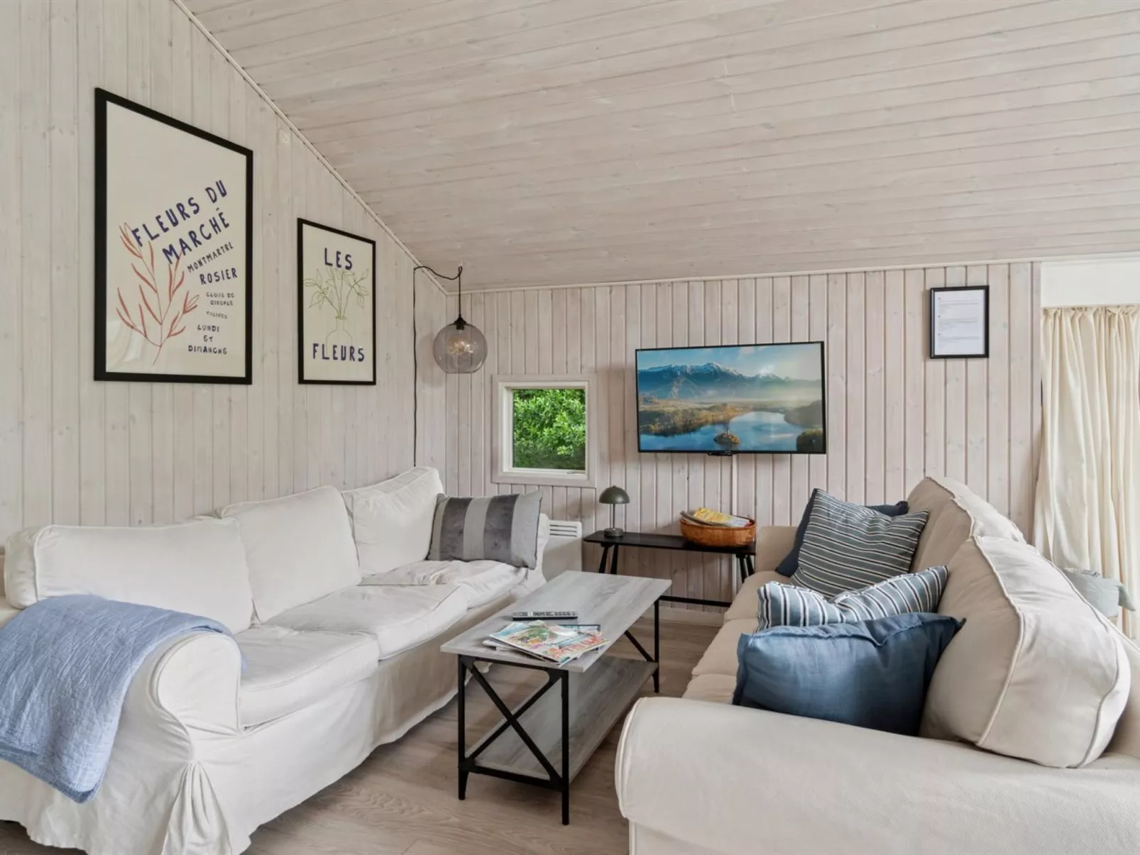 "Tekla" -  from the sea-Drinnen