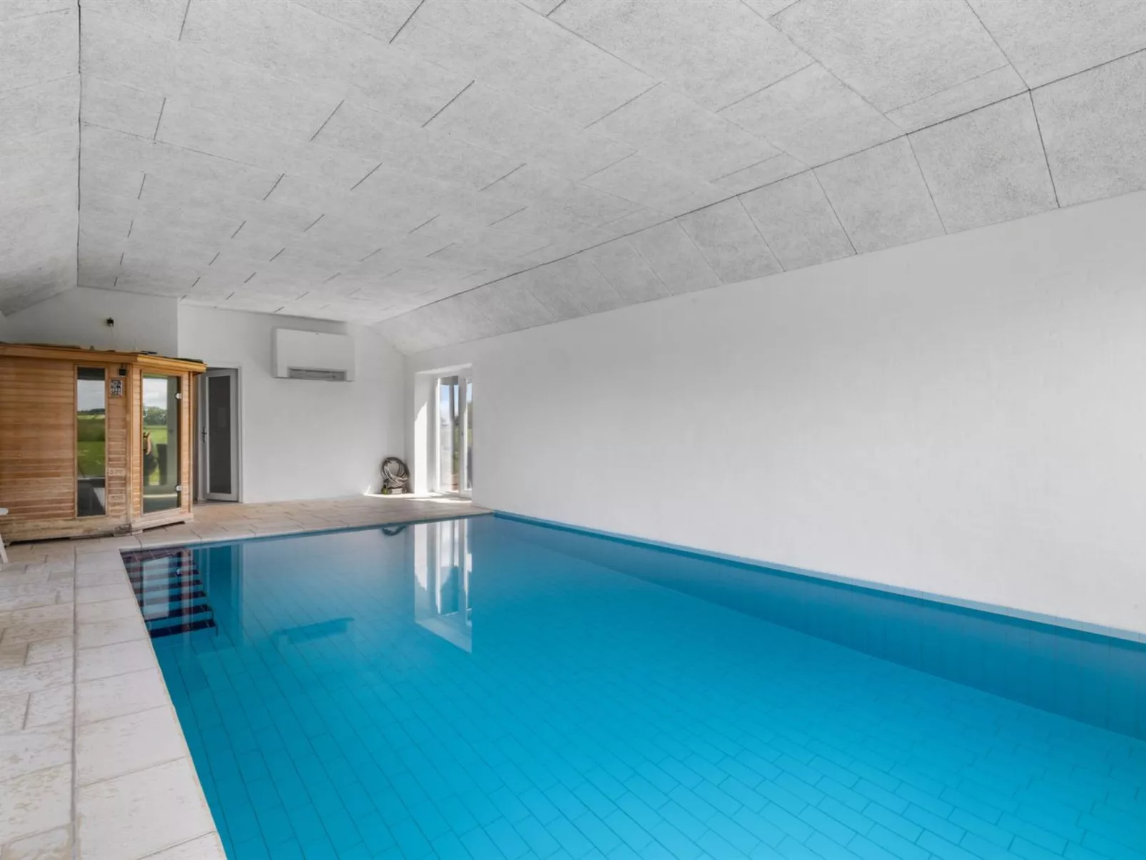 "Ung" - 460m from the sea-Outside