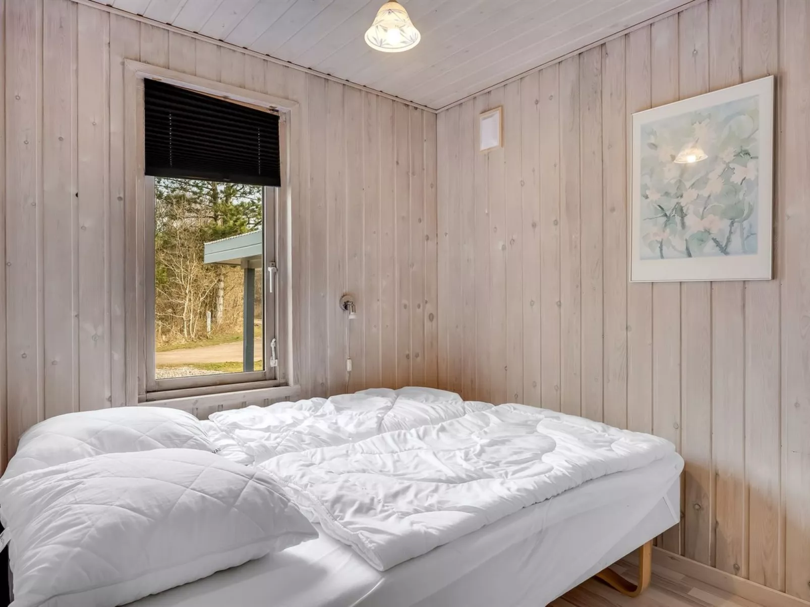 "Iris" - 200m to the fjord-Inside