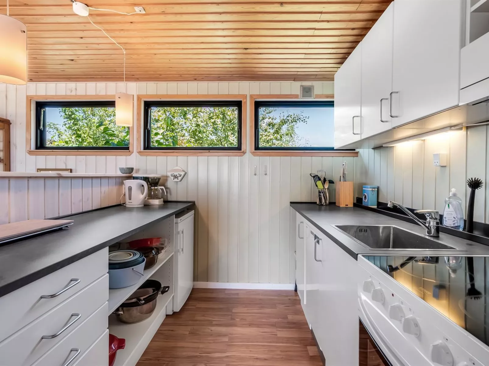 "Tatianna" - 100m from the sea-Drinnen