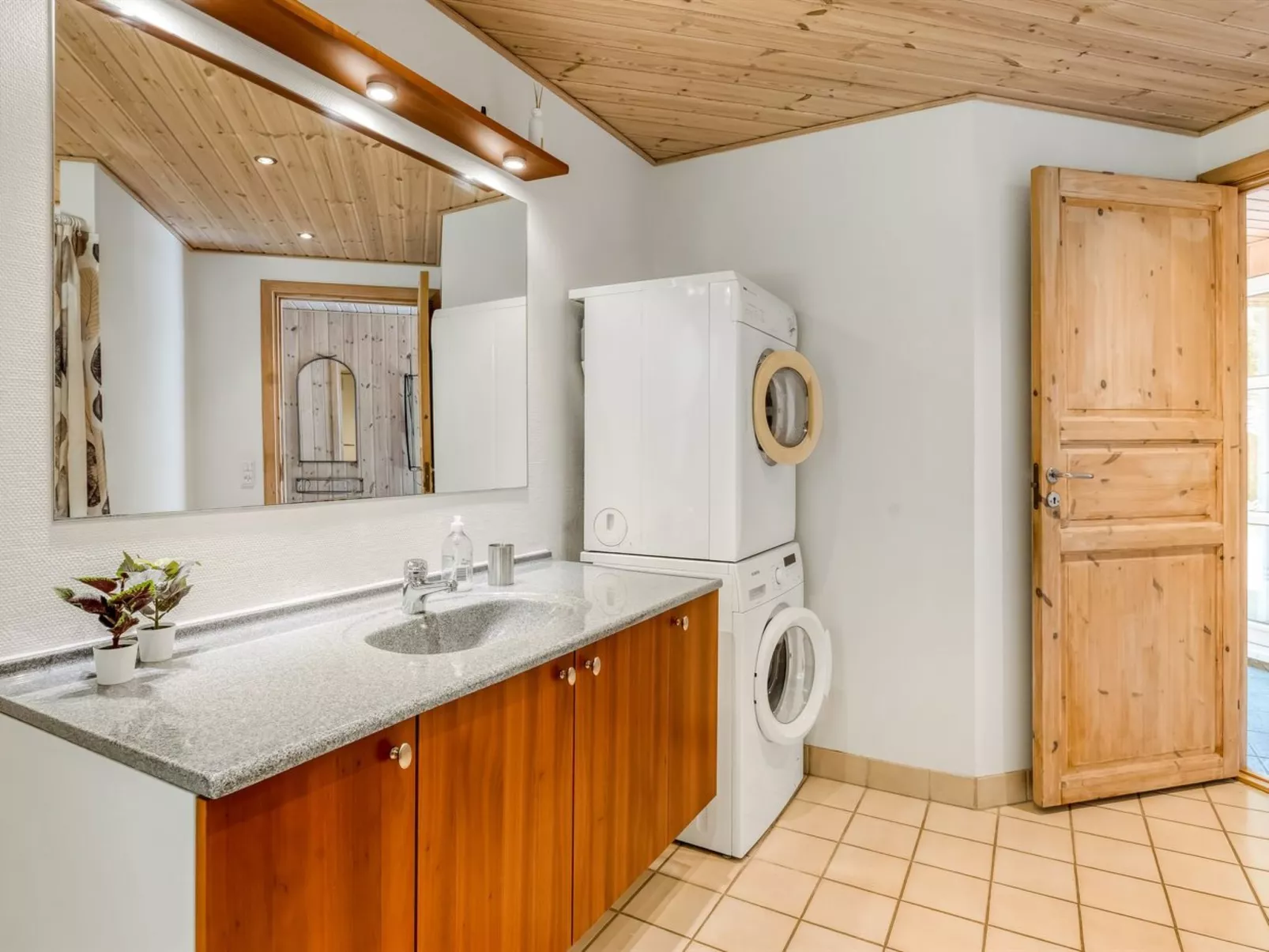 "Hristijan" - 4.8km from the sea-Inside