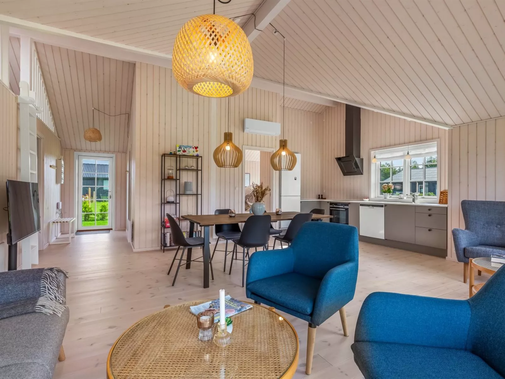 "Hellevi" - 900m from the sea-Dedans