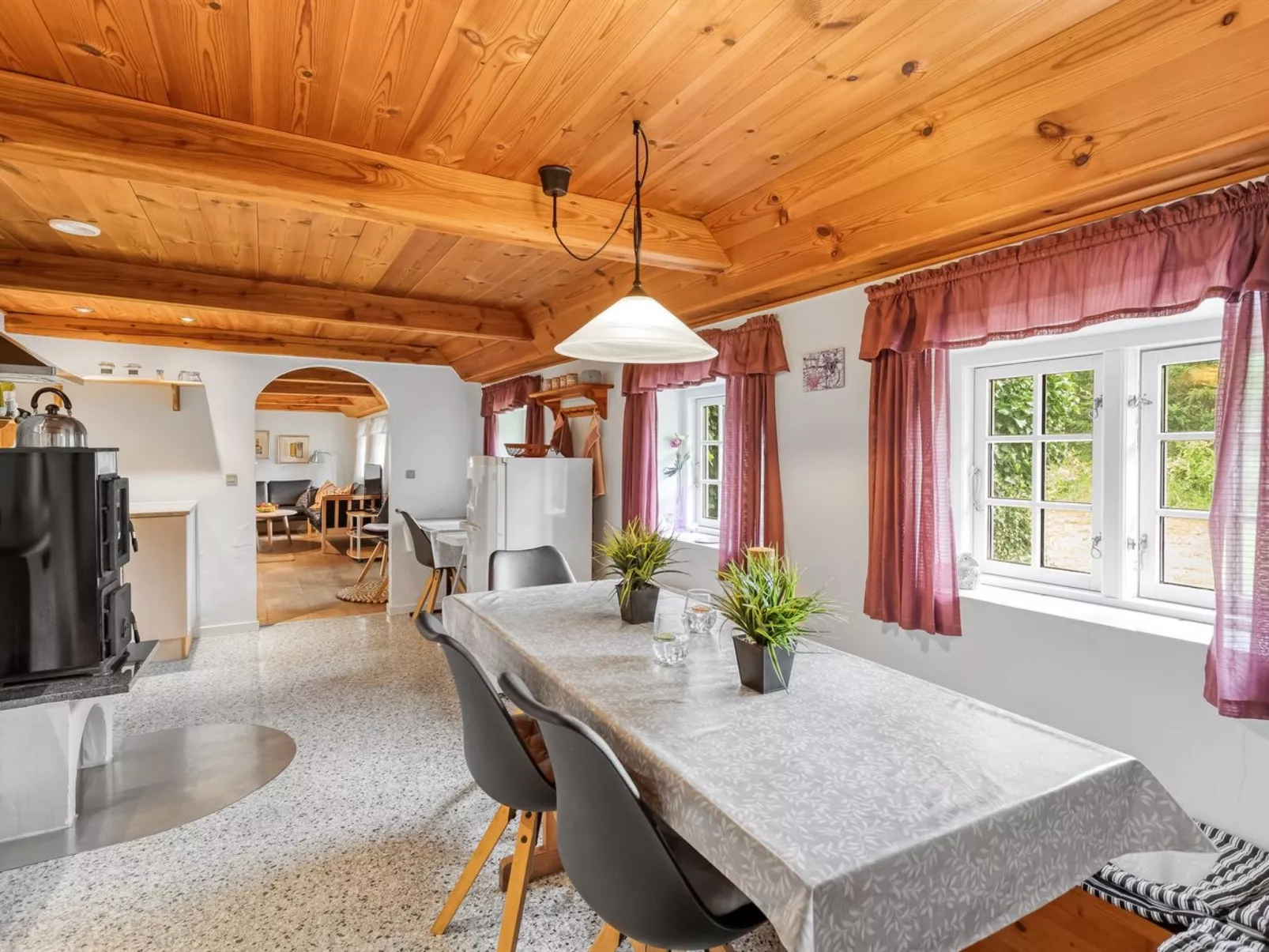 "Yrjö" - 2.5km from the sea-Drinnen