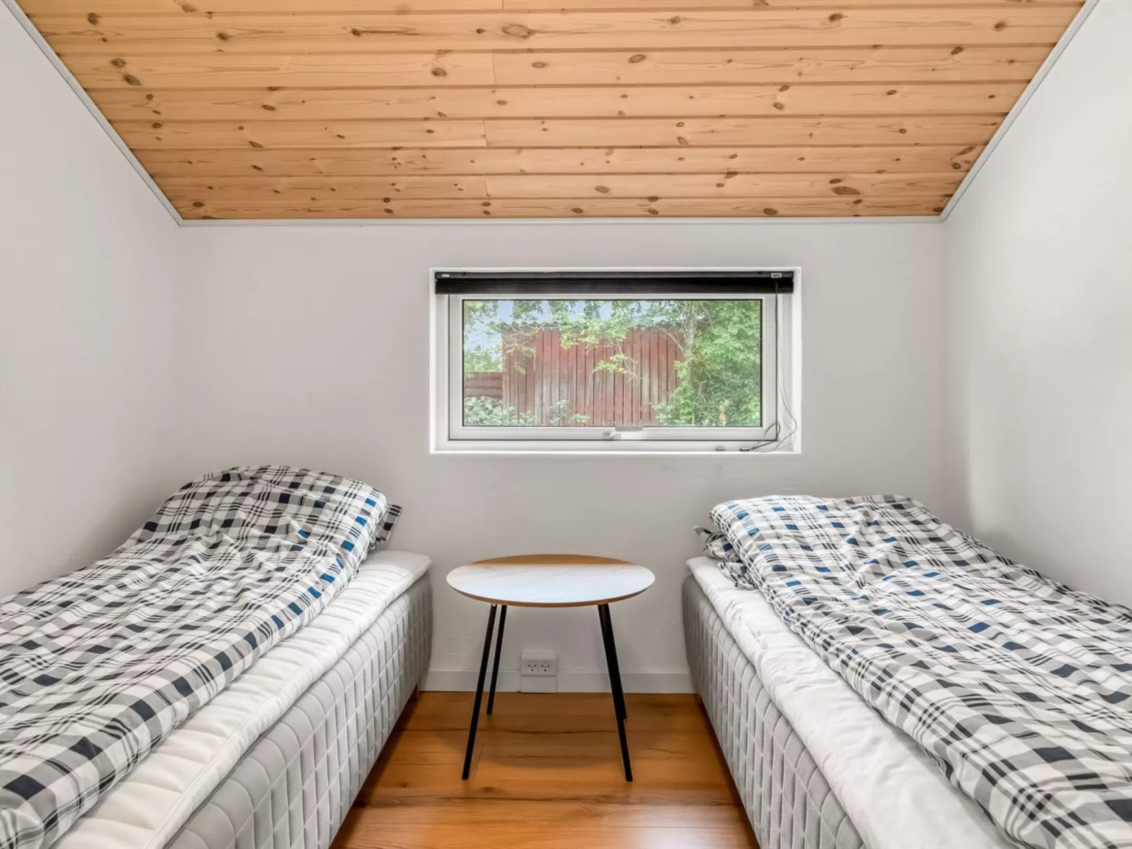 "Silvia" -  from the sea-Drinnen