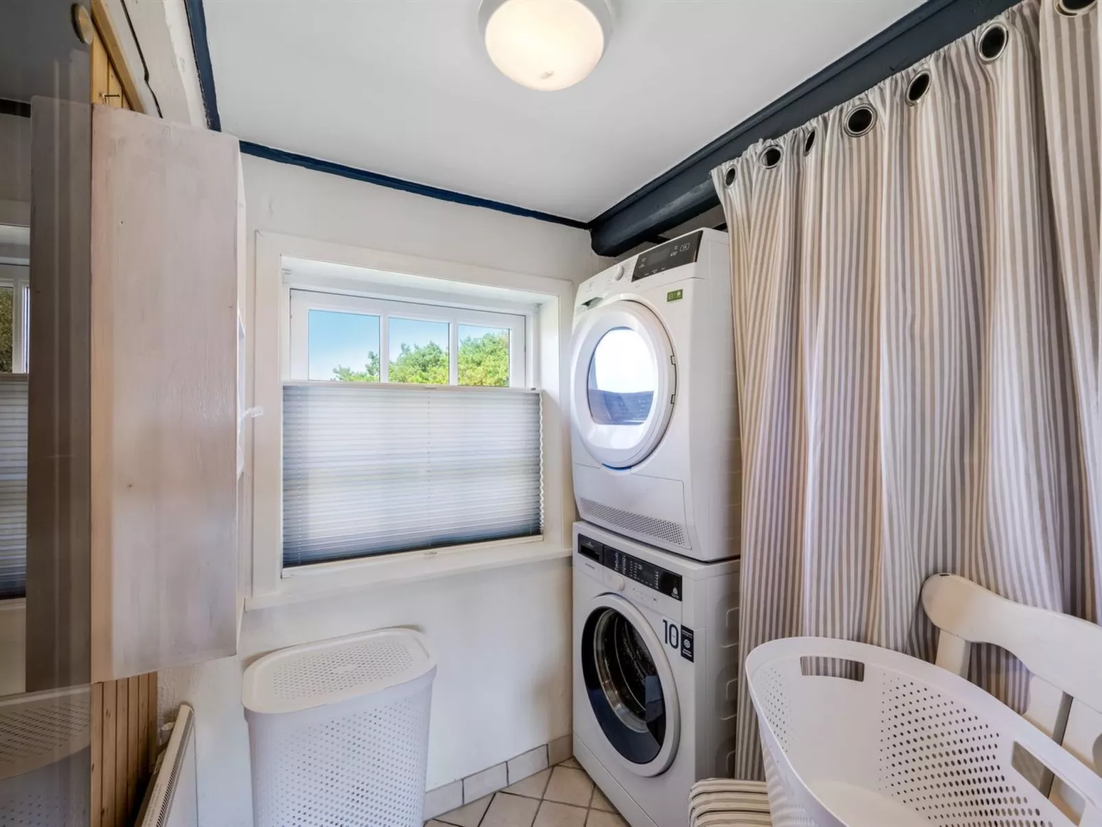 "Reinhard" -  from the sea-Drinnen