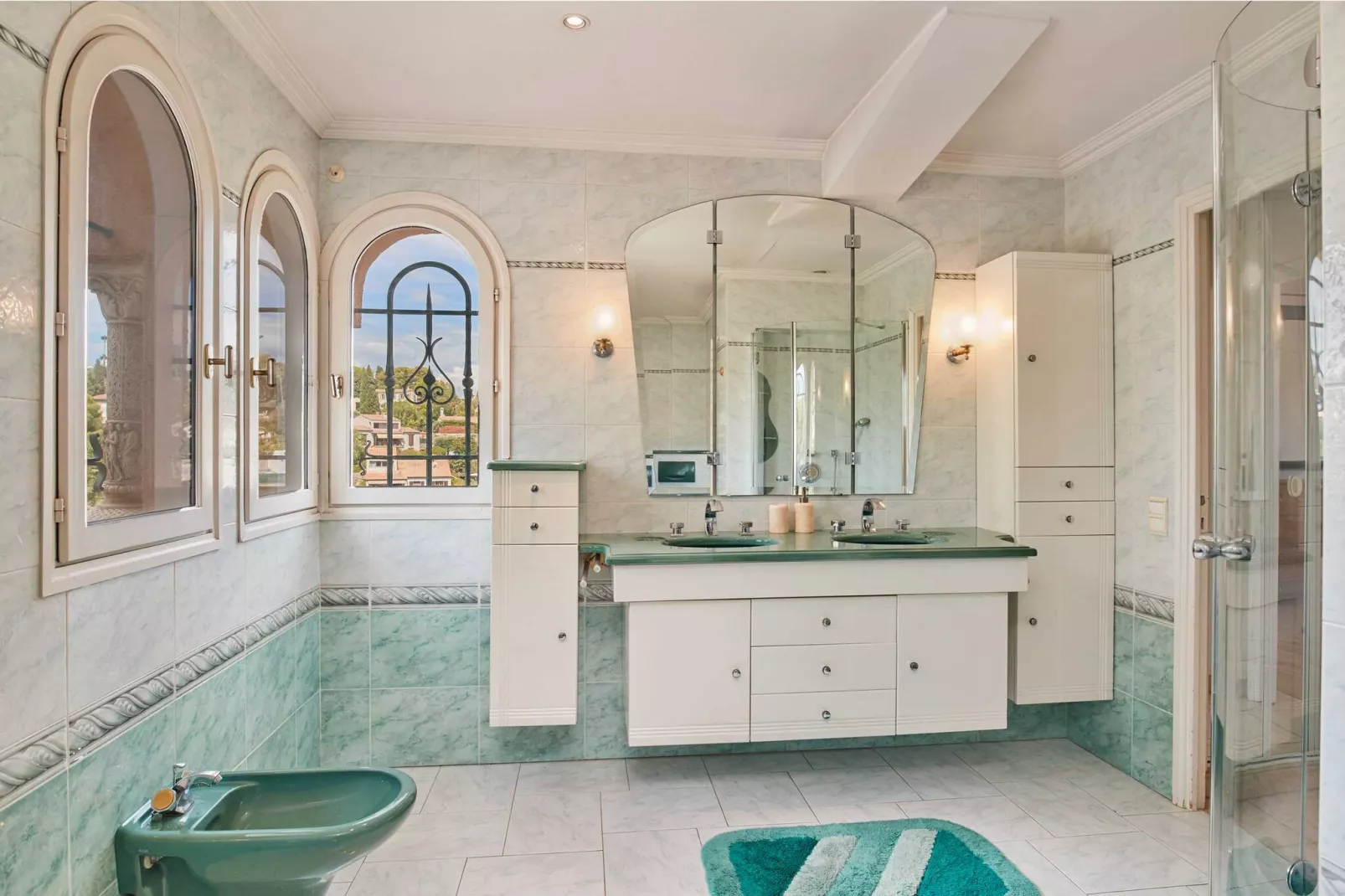 AP-652-PERTUADES-Untagged