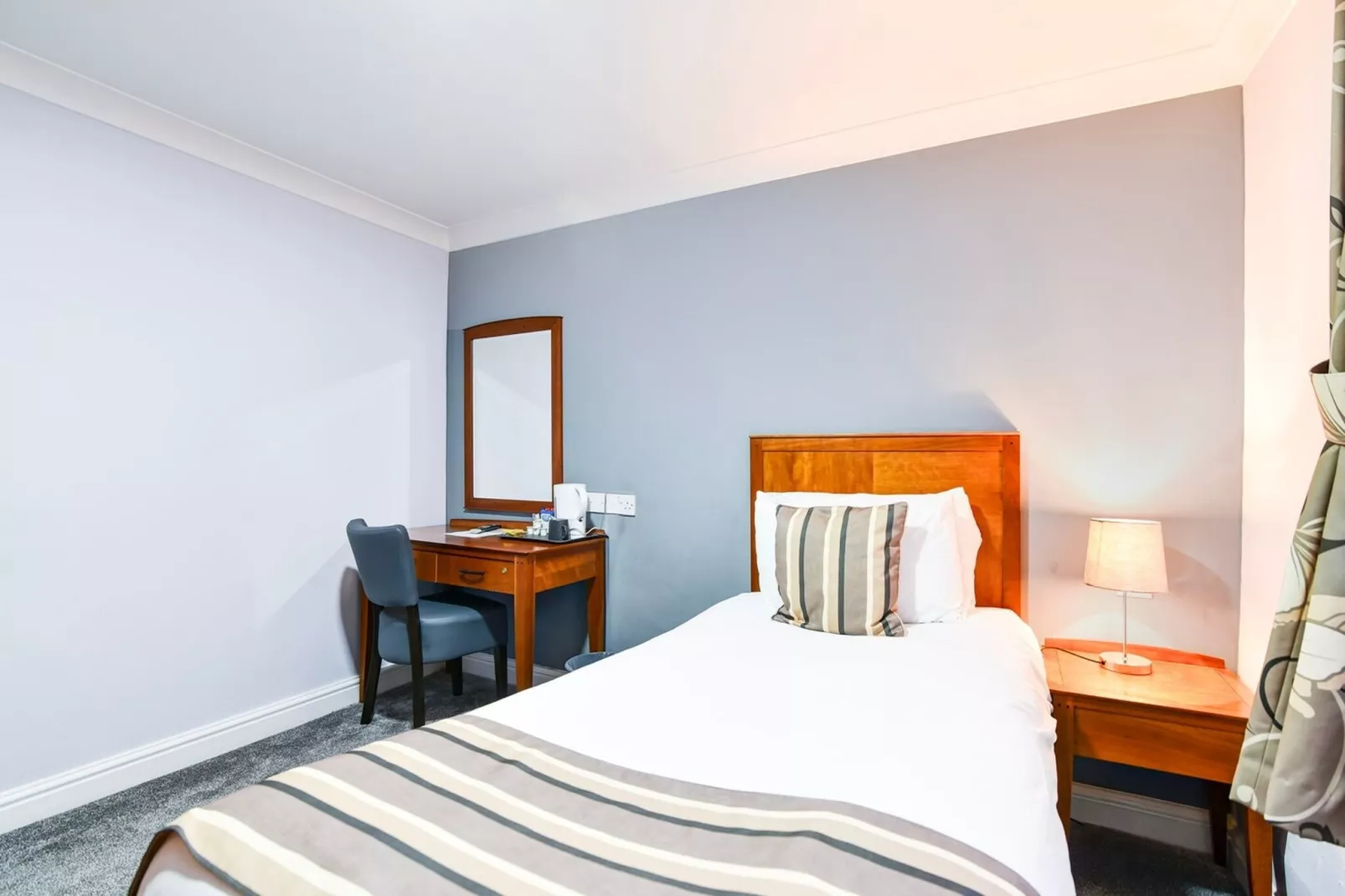 Standard Twin Room-Bedroom