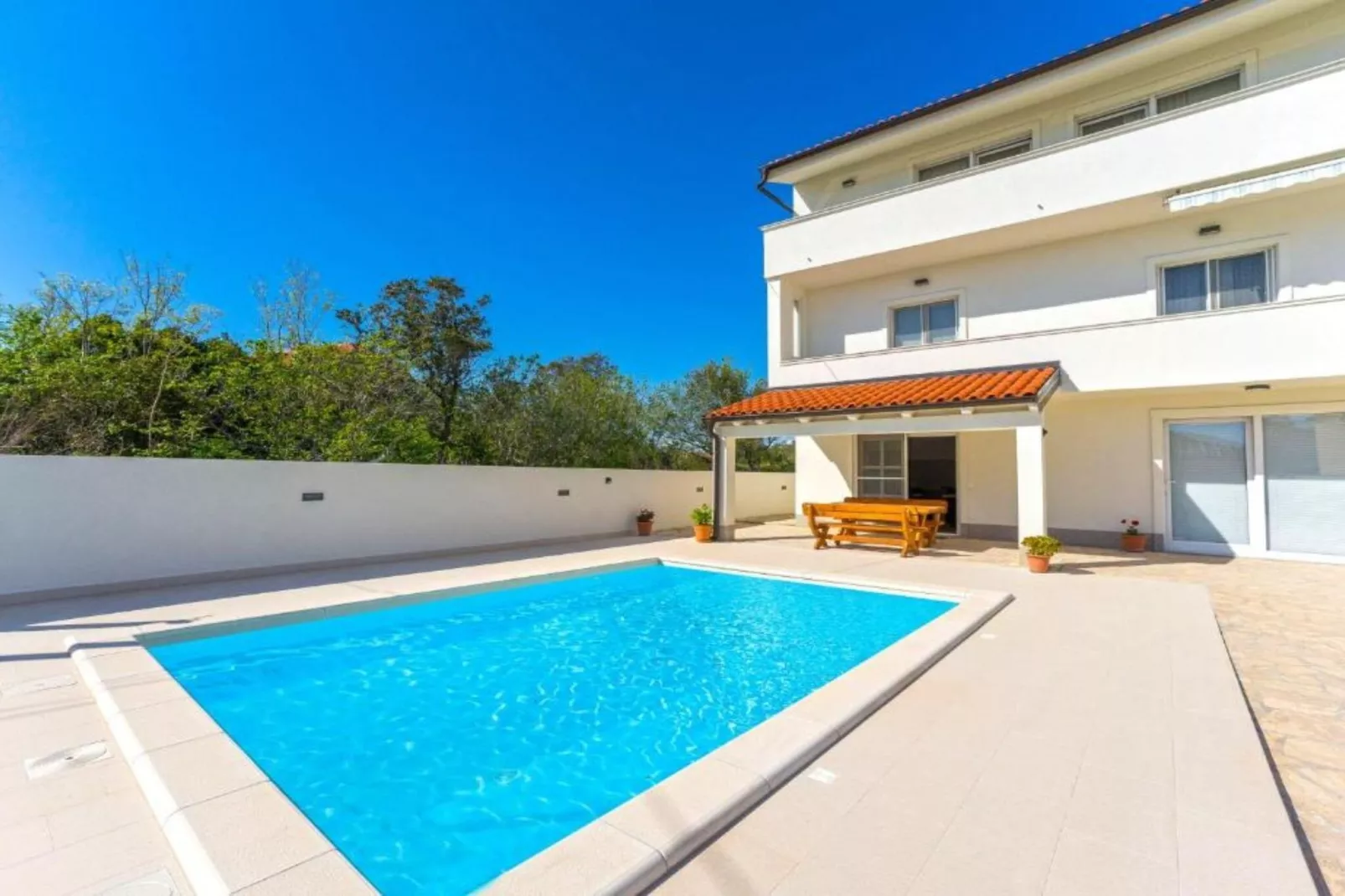 Two Bedroom Apartment With Private Pool-Piscine