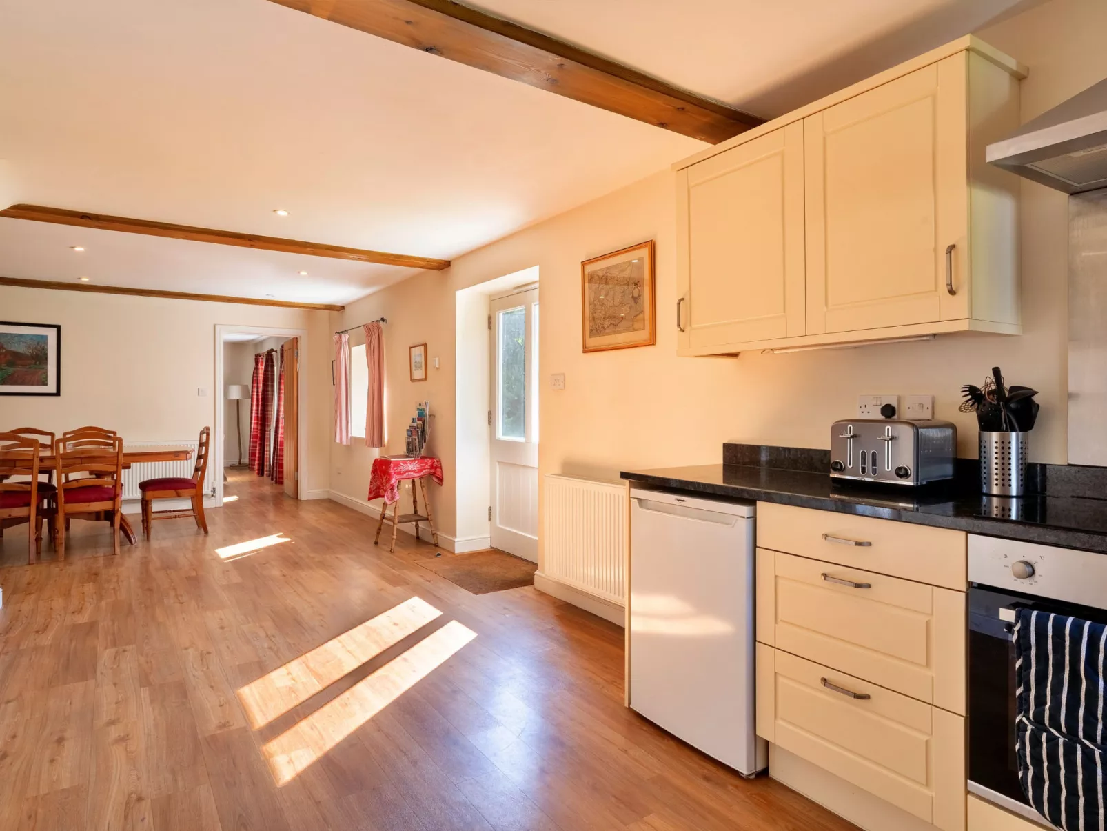 The Old Granary-Dedans