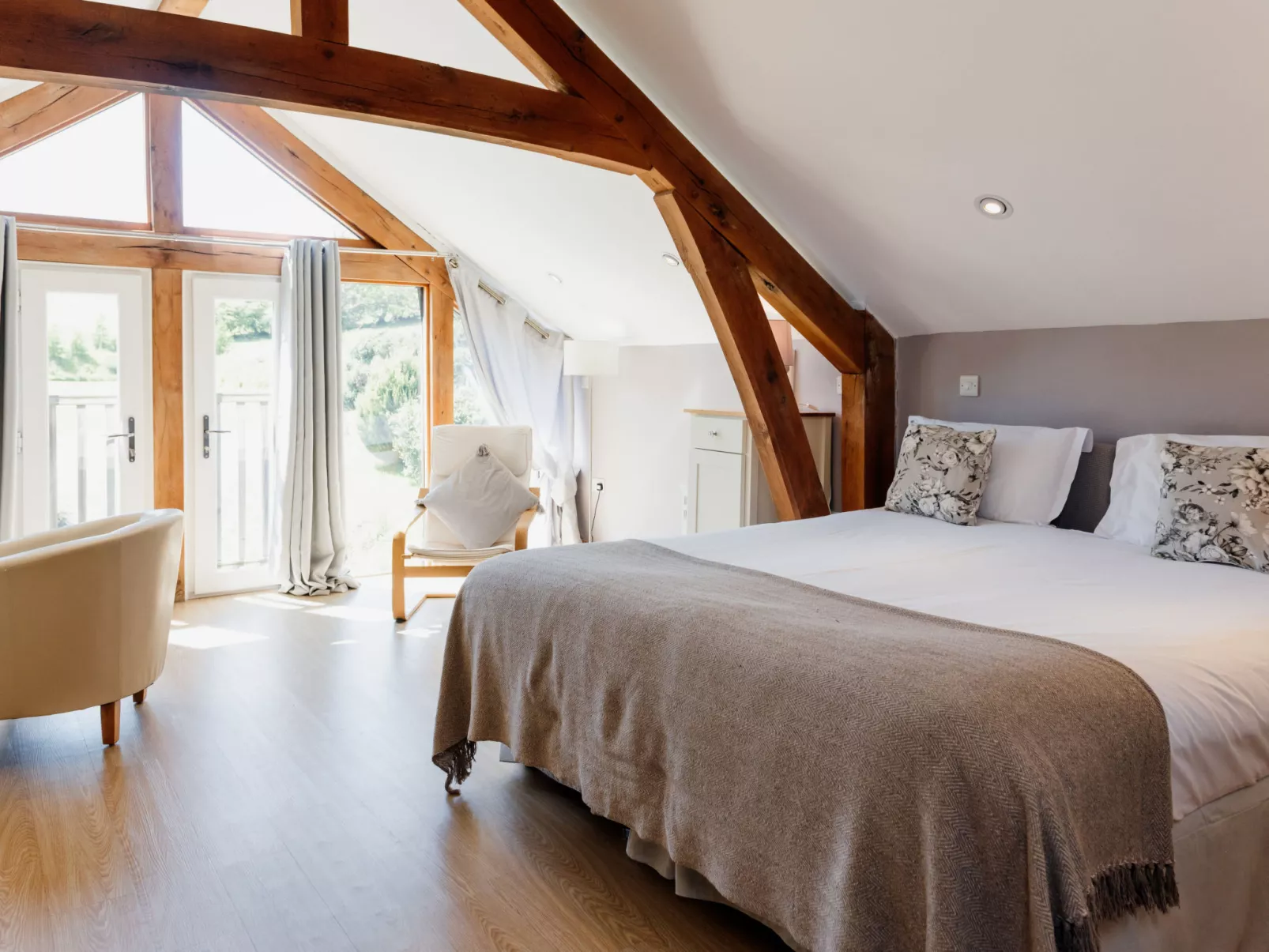 The Welsh Barn-Dedans