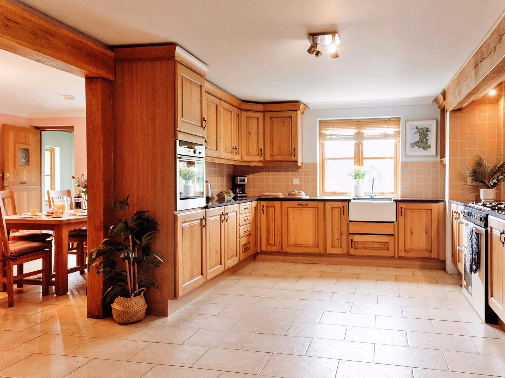 The Welsh Farmhouse-Dedans