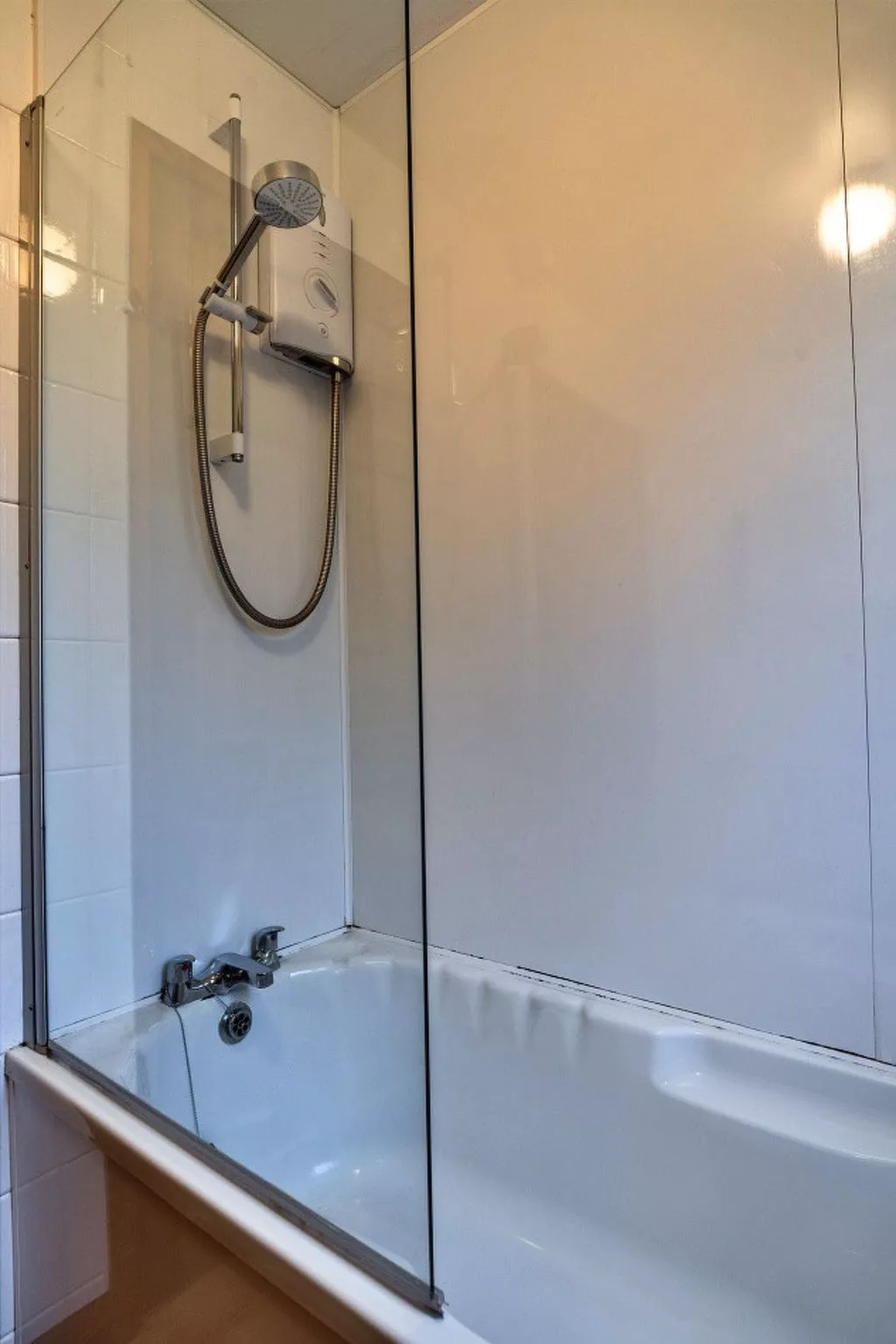 No.1 Gladys' Orchard-Drinnen