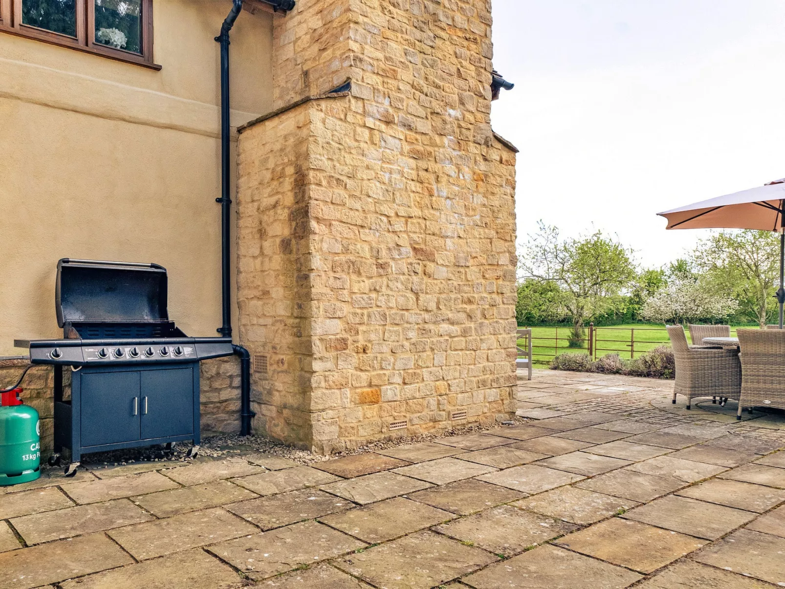 Windfall Cottage-Dehors