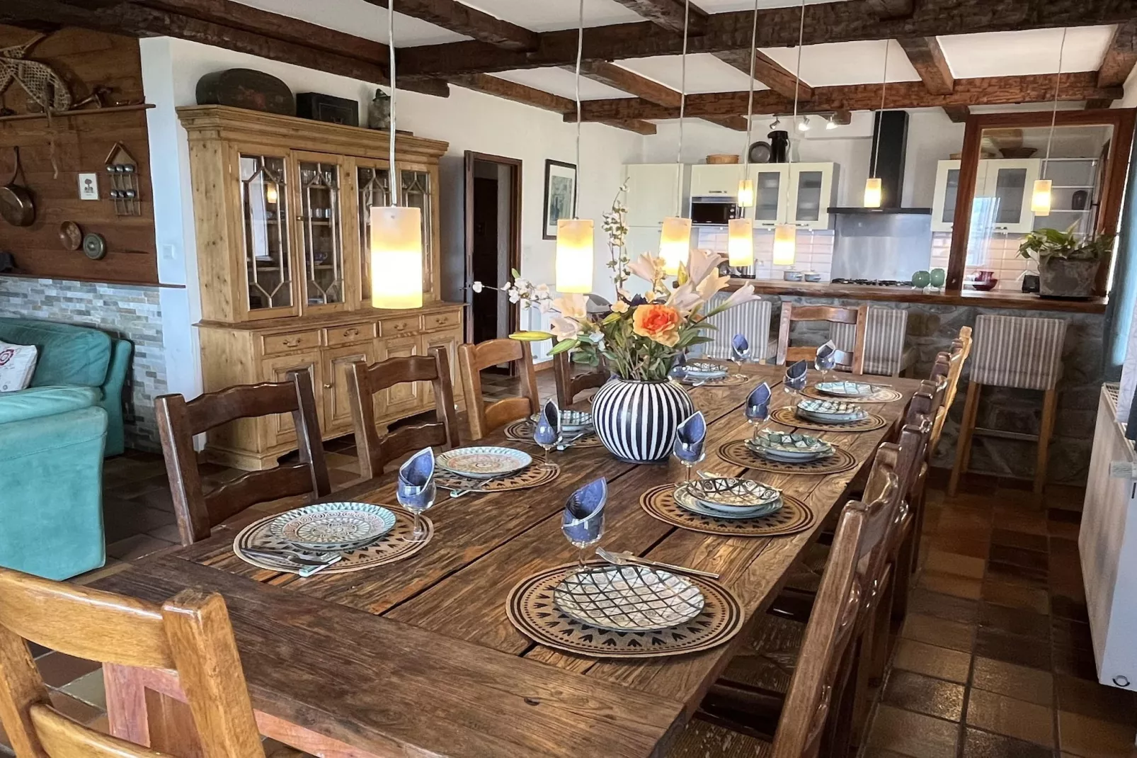 Villa Les Chemins Croisés-Dining room