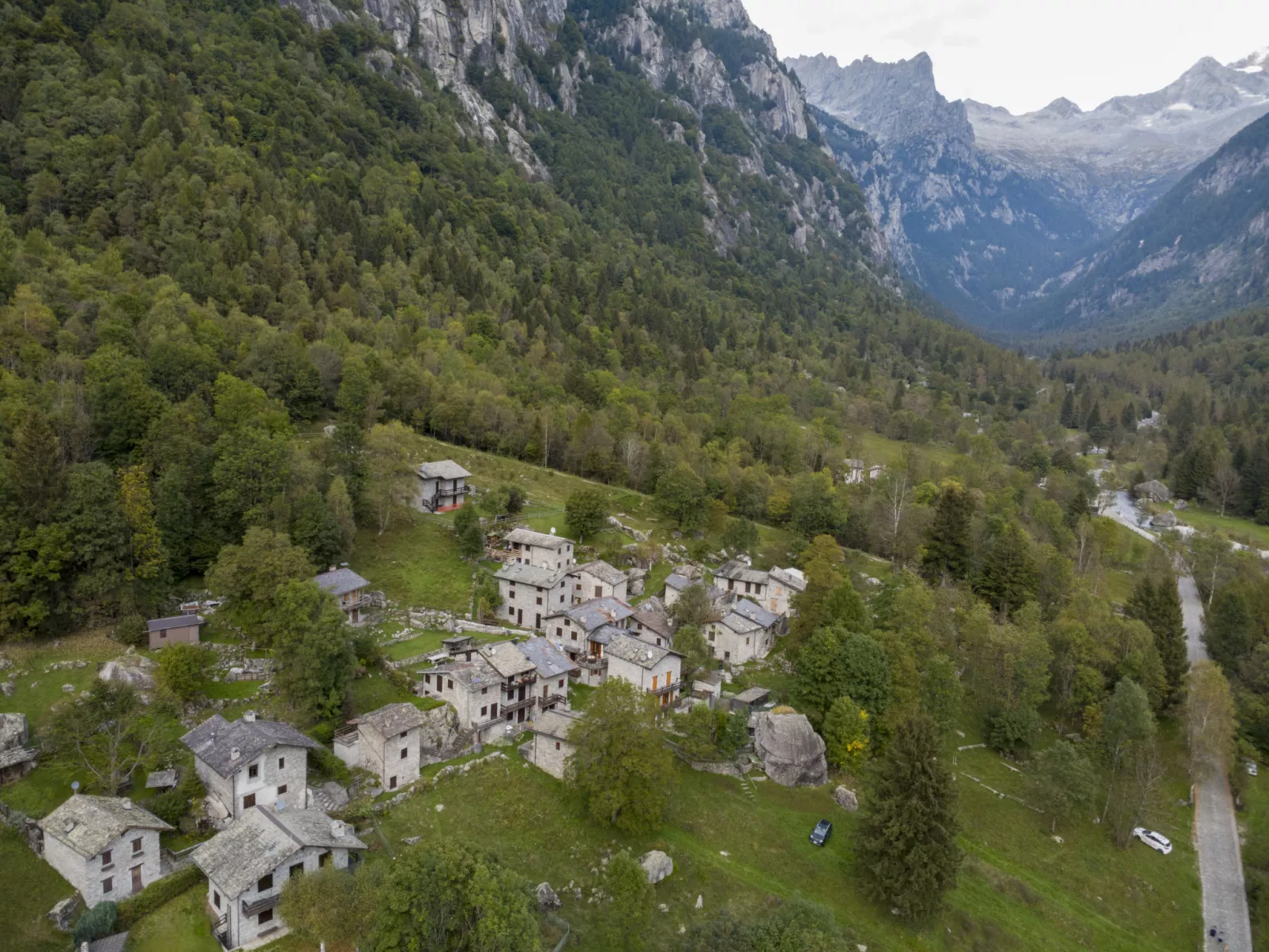 Val di Mello Mountain Flat-Outside