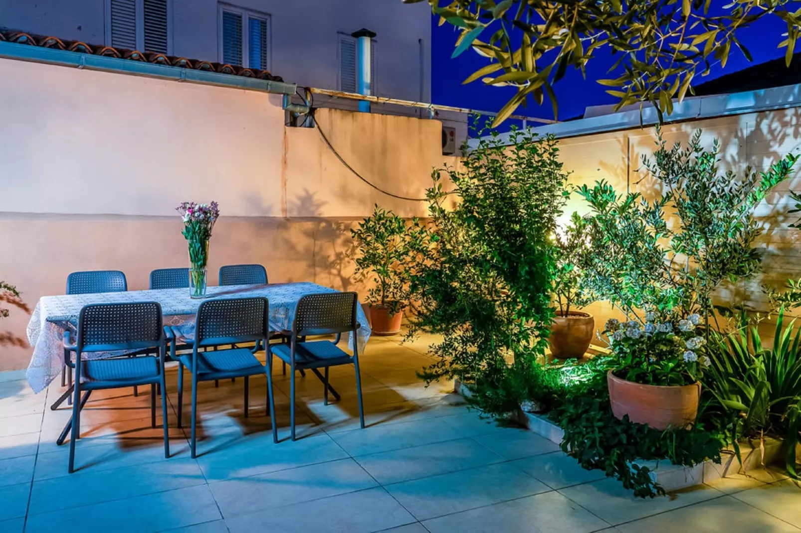 Three Bedroom Apartment with Pool-Im Freien