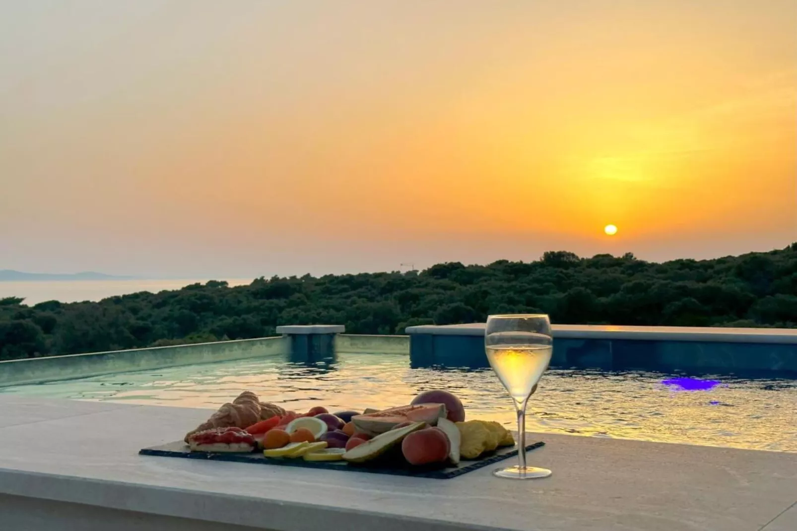 Leonarda Waterfront Residences- Three-Bedroom Penthouse with Infinity Pool (The Skyview Penthouse) - S4-Terrace