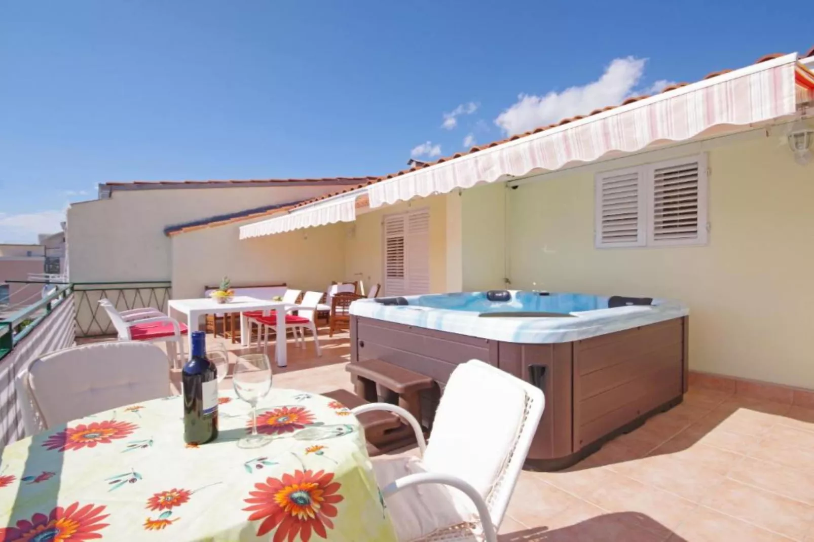 Apartments Ribarević - Three Bedroom Apartment With Terrace and Sea View-Schwimmbad