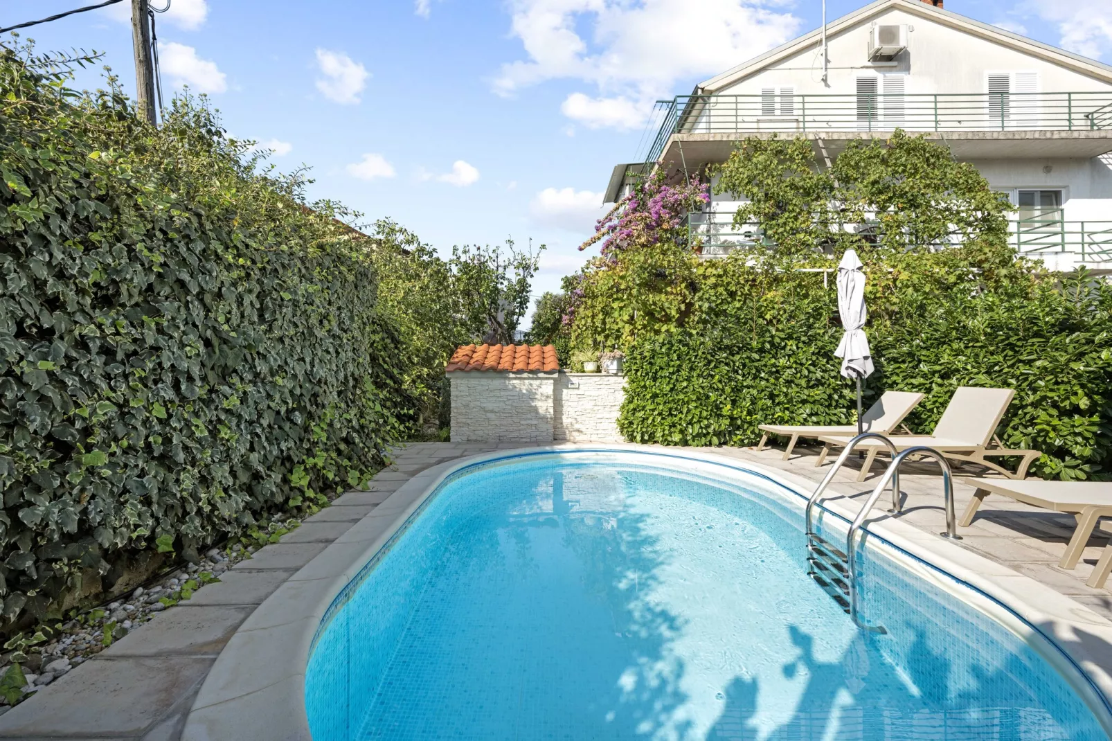 One-Bedroom Apartment With Pool-Piscine