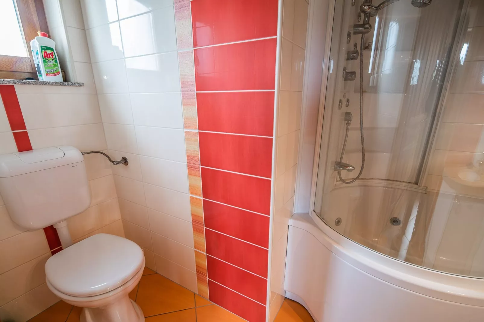 Vivid Hillside Country House with Hot-Tub and Sauna - Two Bedroom Country House-Bathroom