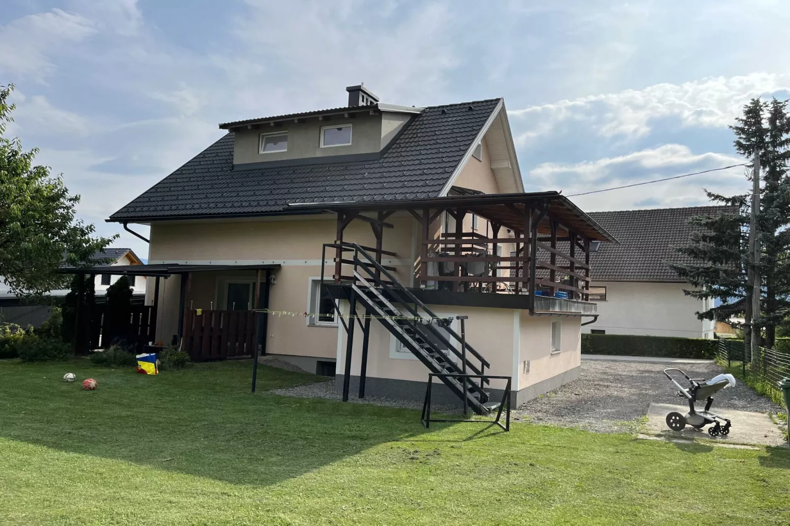 Meadow Tranquil Apartments with Evergreen Garden - Studio Apartment-Outdoor