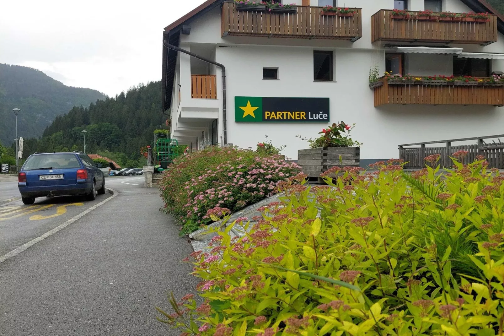 Luce Hilltop Cozy Apartment - Two Bedroom Apartment-Im Freien