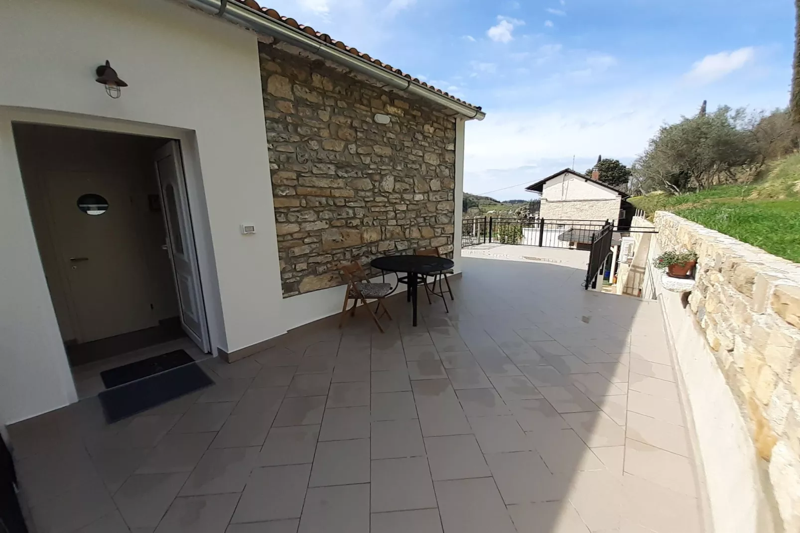 Secluded Authentic Apartment with Terrace - Studio Apartment with Terrace-Im Freien