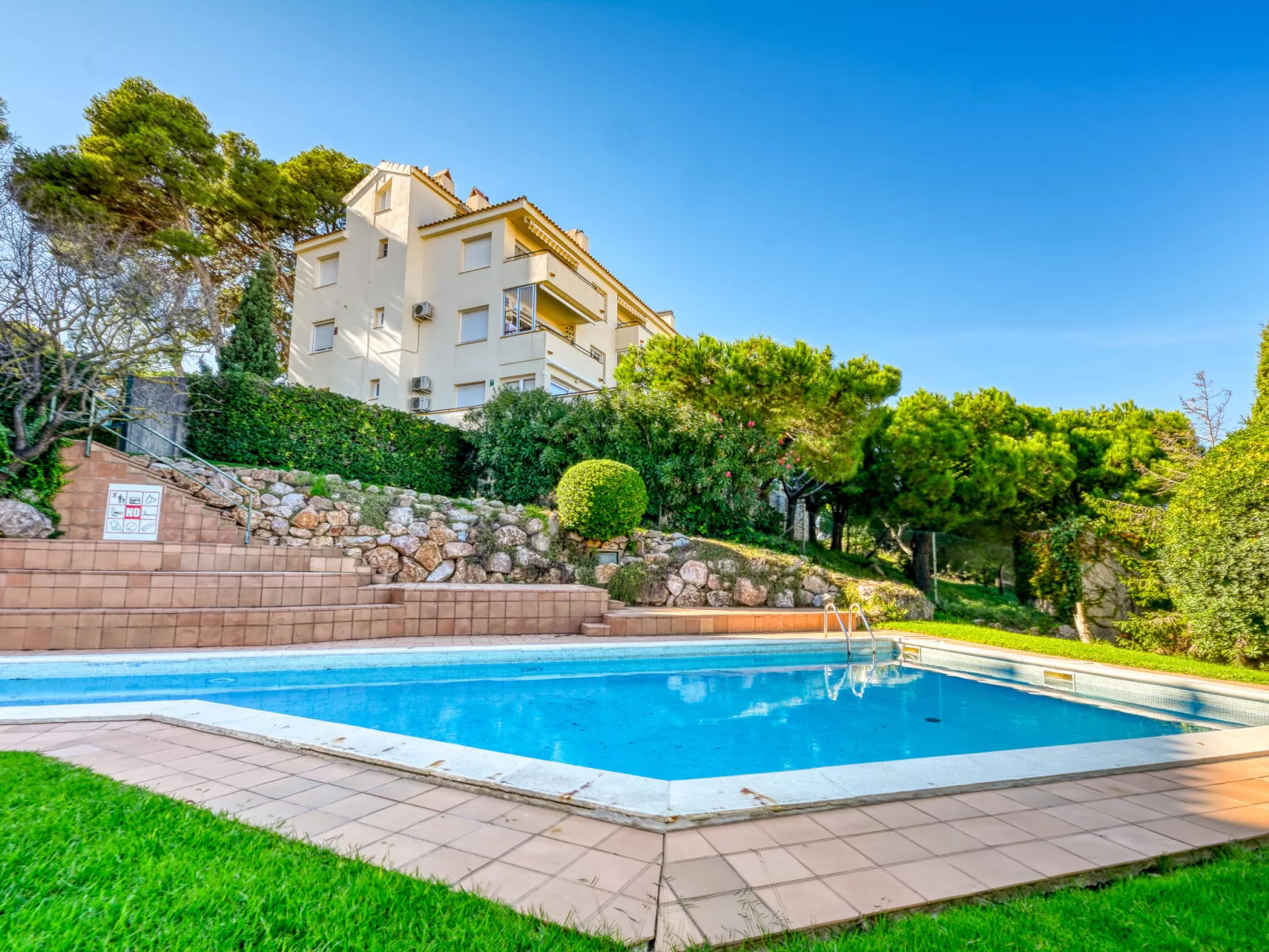 Mirador del Pedró-Outside