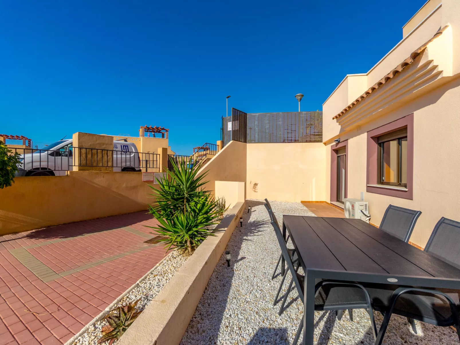 Collados Zieschang-Outside