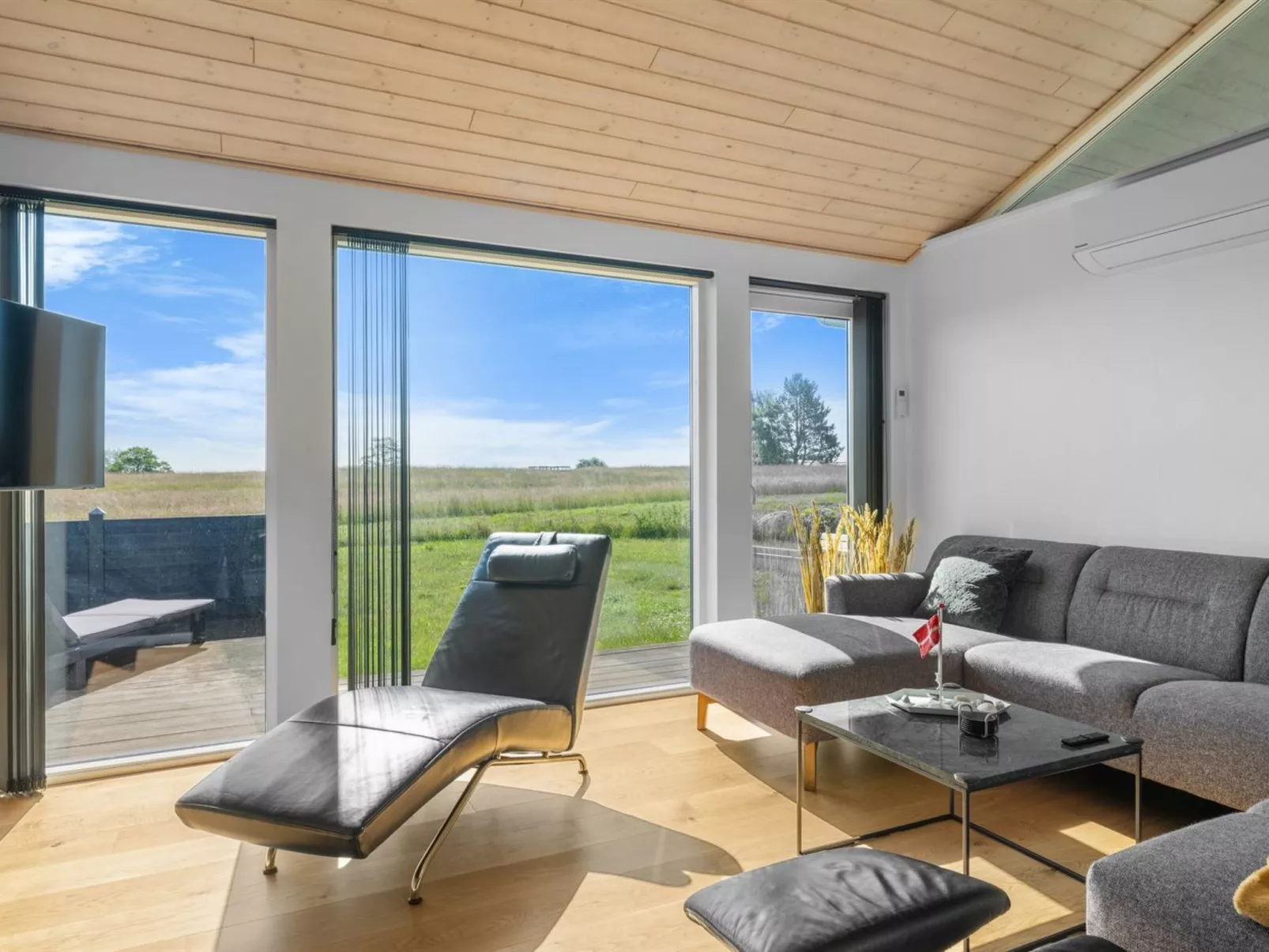 "Konsta" - 300m from the sea-Drinnen