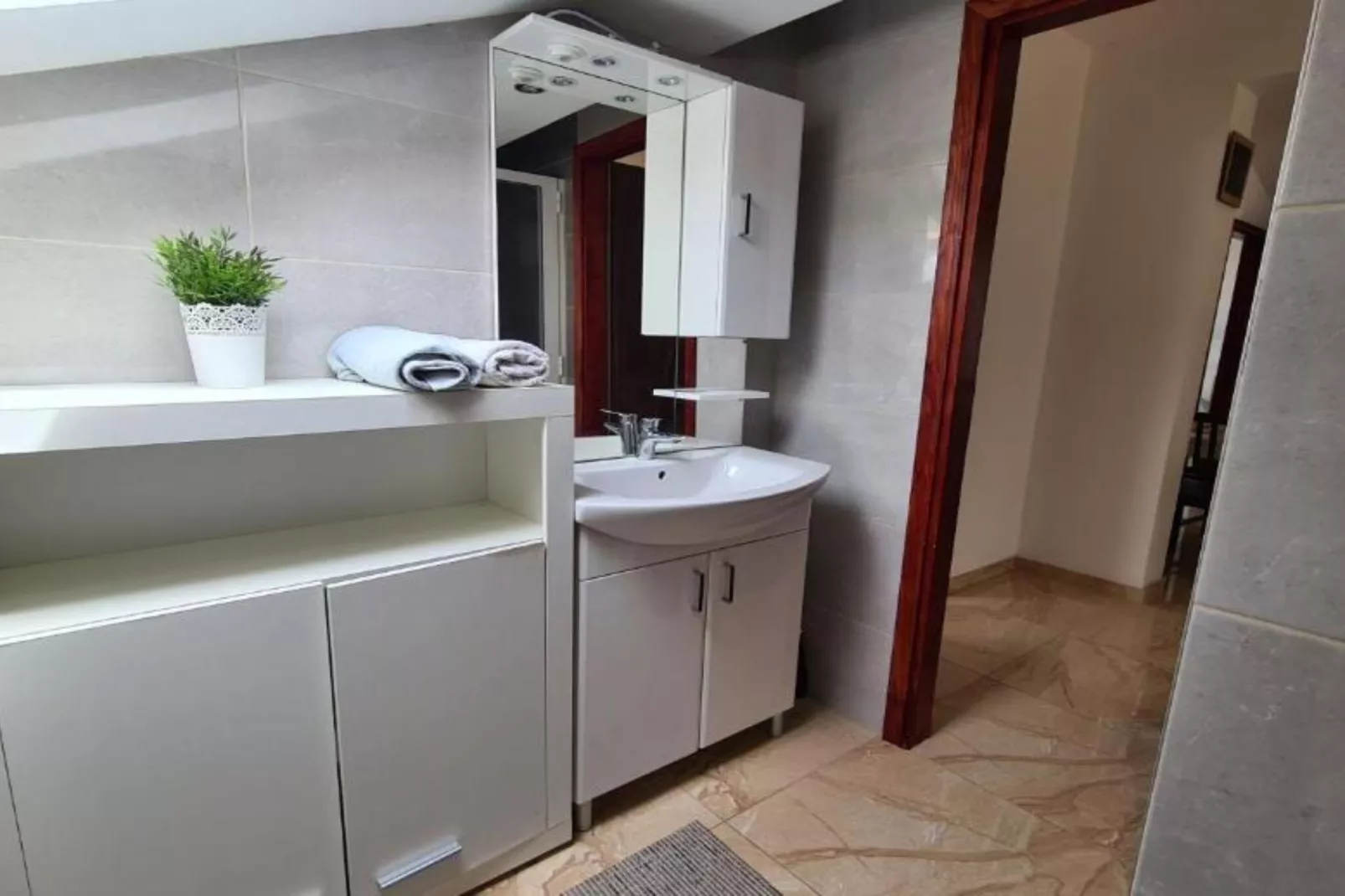 Apartment with One Bathroom-Bathroom
