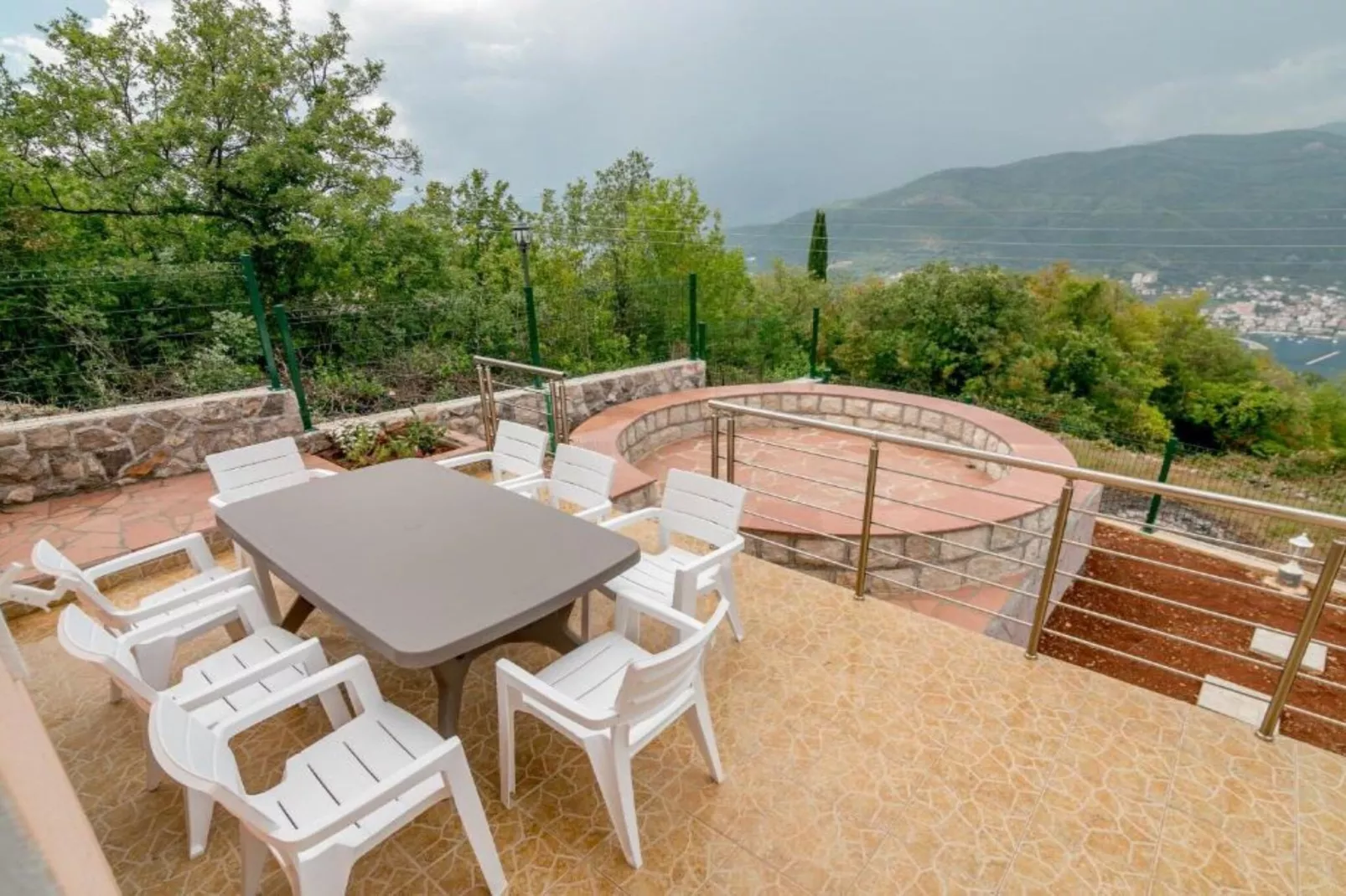 Tranquil Retreat with Private Pool in Lustica Bay - One Bedroom Apartment with Balcony and Sea View 1-Terrasse / balcon