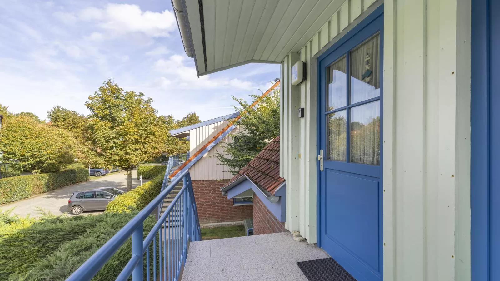 Papillon 11-5-Hall & reception