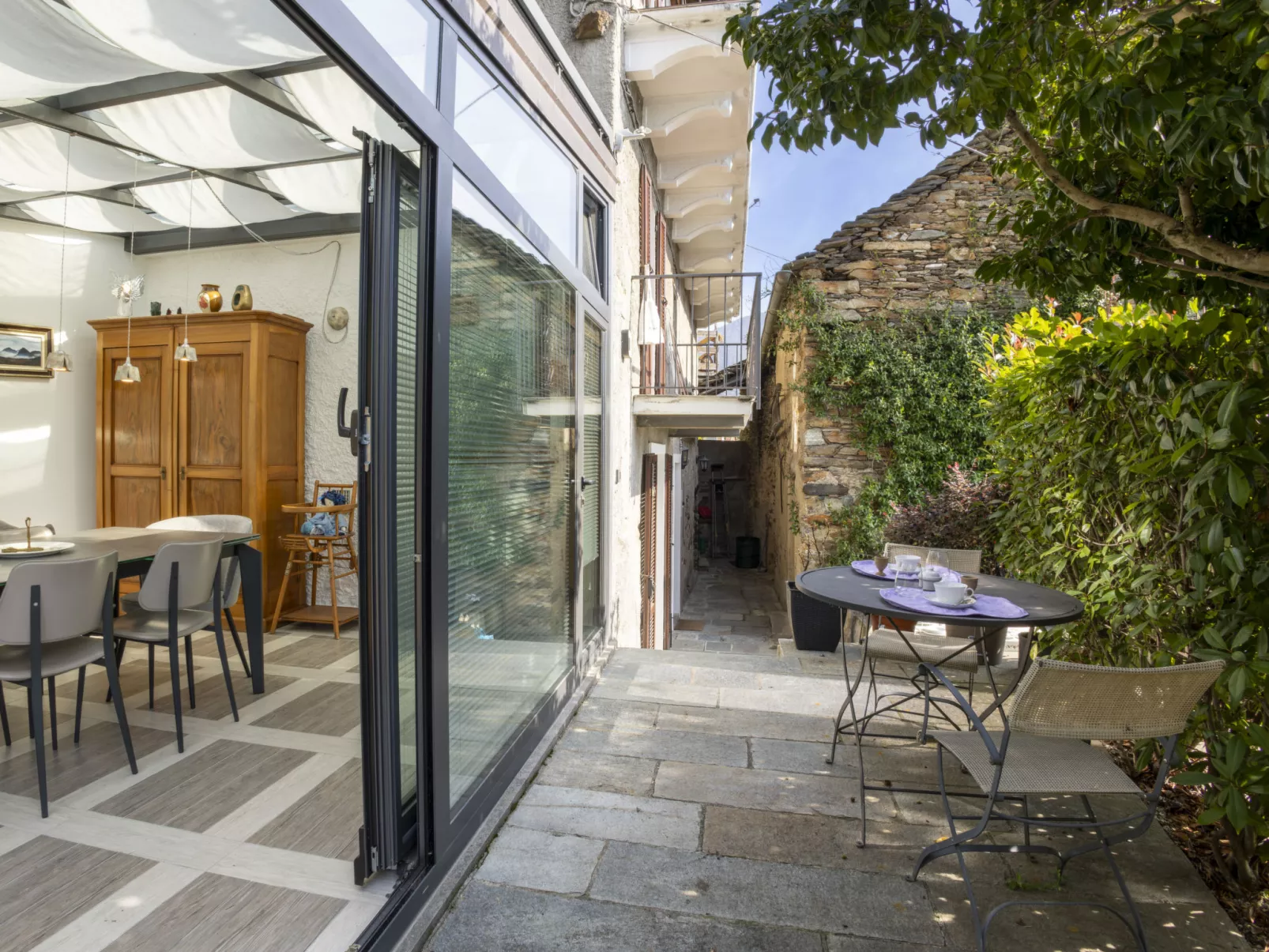 La Maison de Tobie-Outside