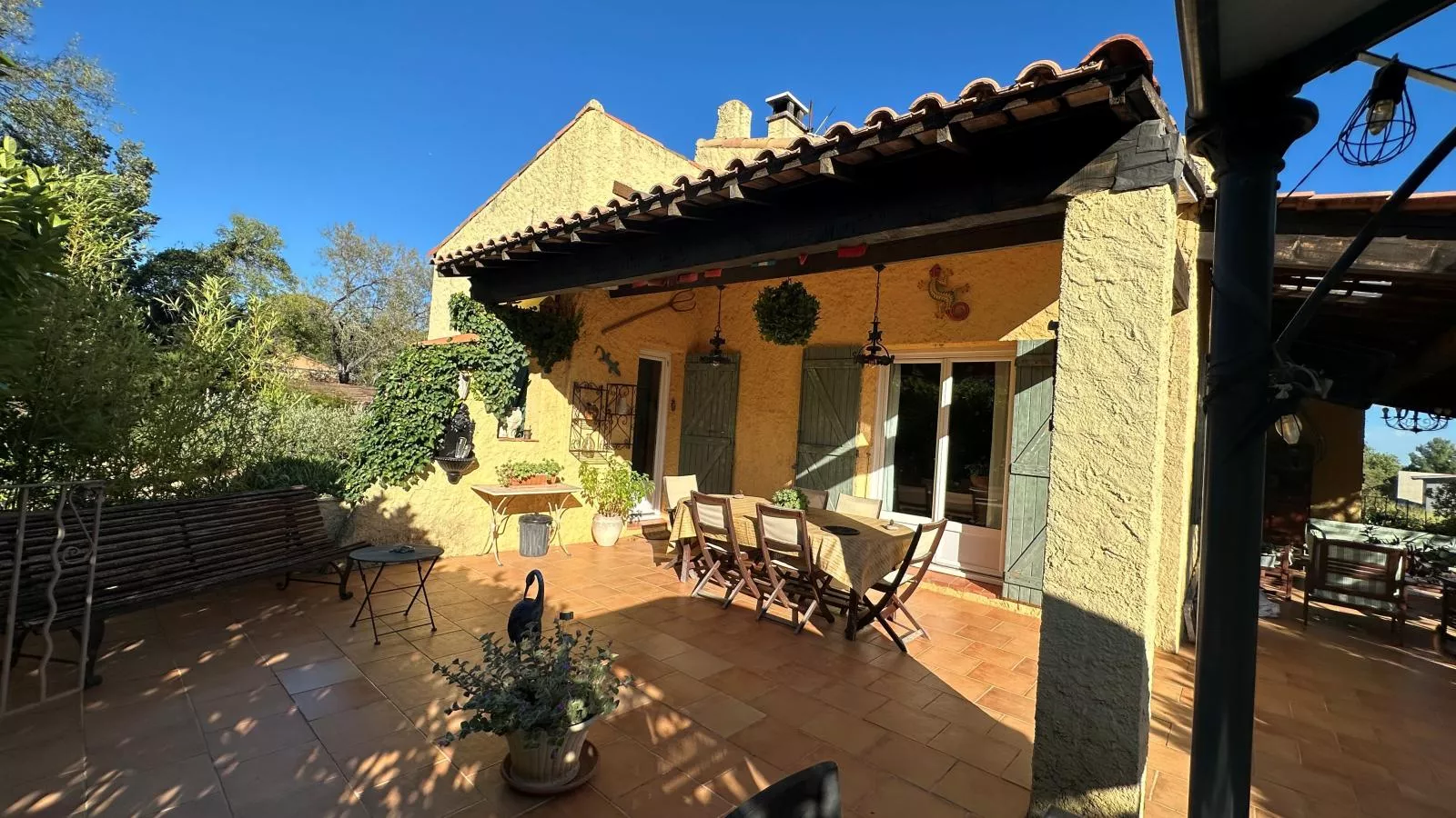 Le clos de la Tuf-Terrace balcony