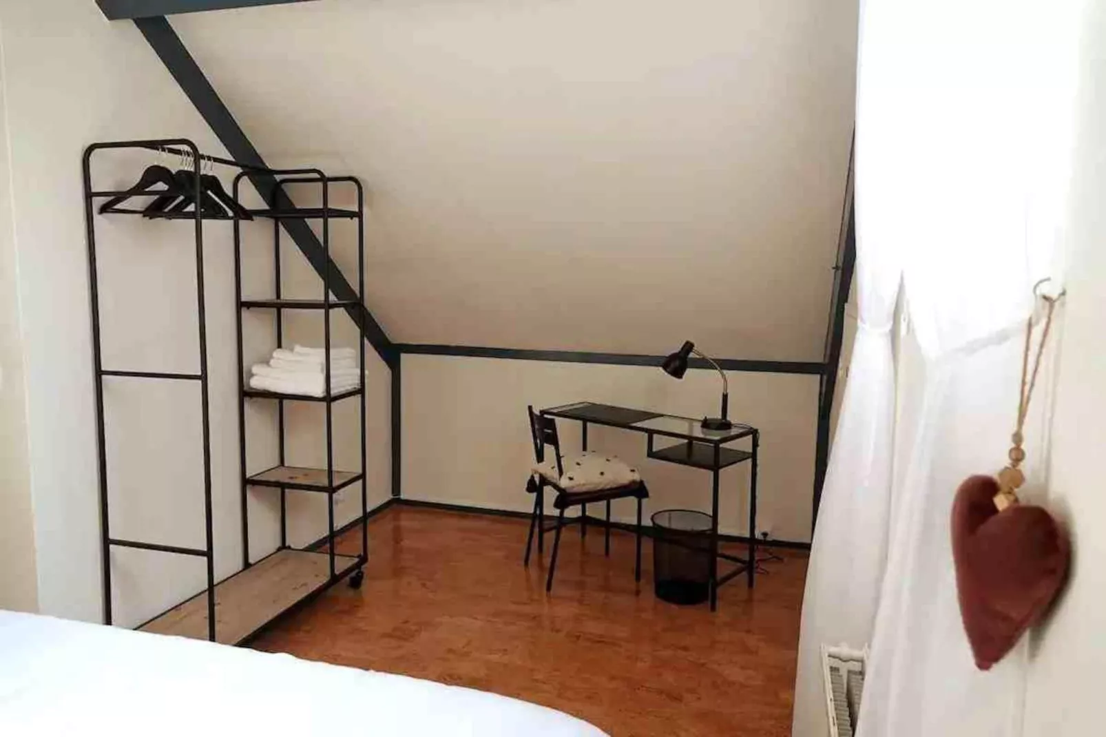 6 - Person Forest Pet & Family Bungalow-Ambiente