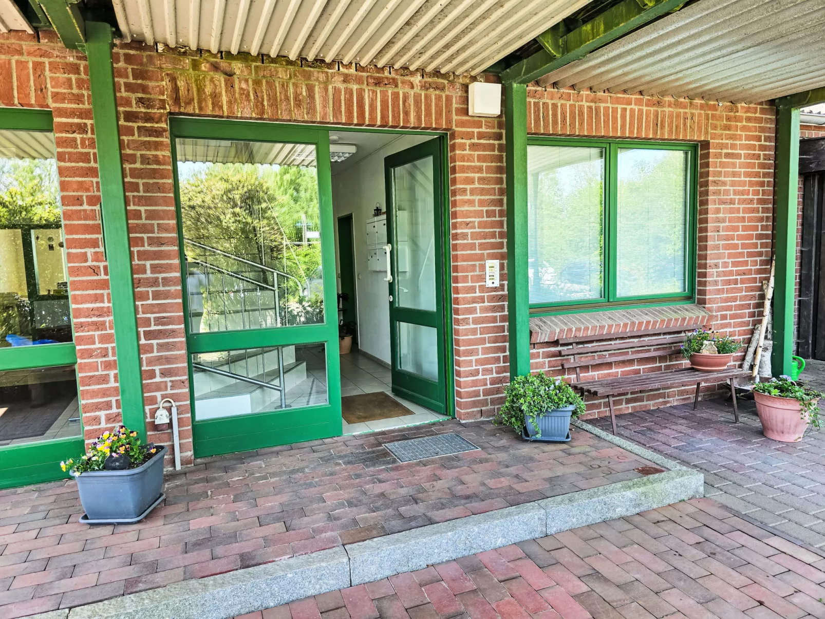 Wariner Straße-Draußen