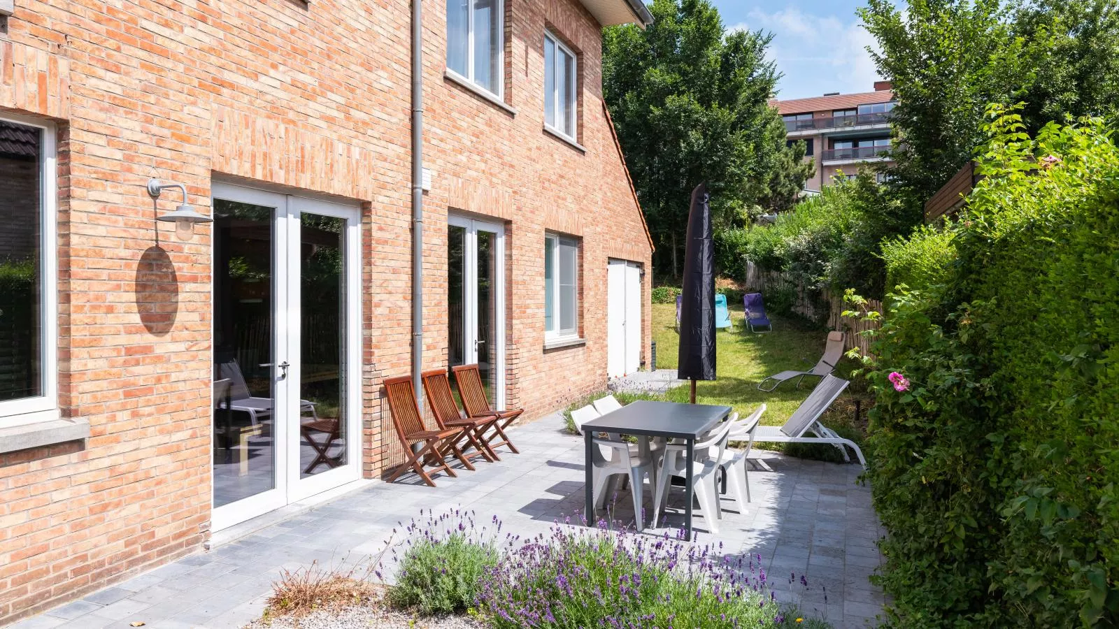 La Terrasse-Terrasse/Balkon