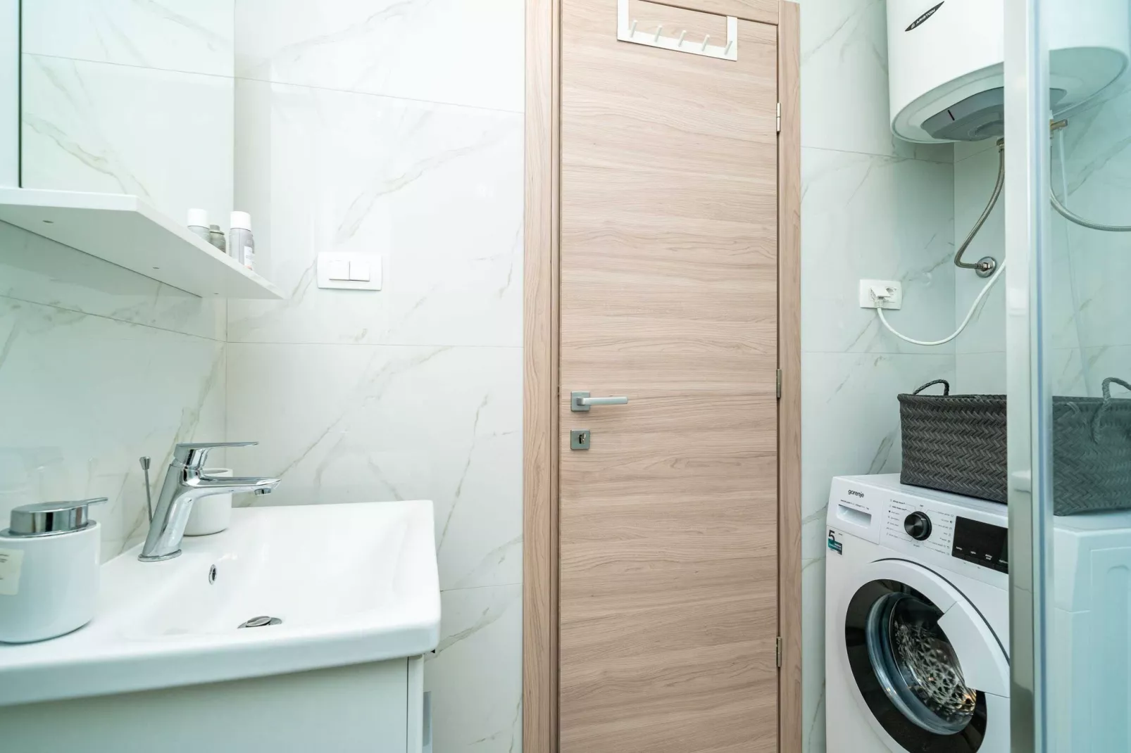 Apartment Zoric - Two Bedroom Apartment with Balcony-Bathroom