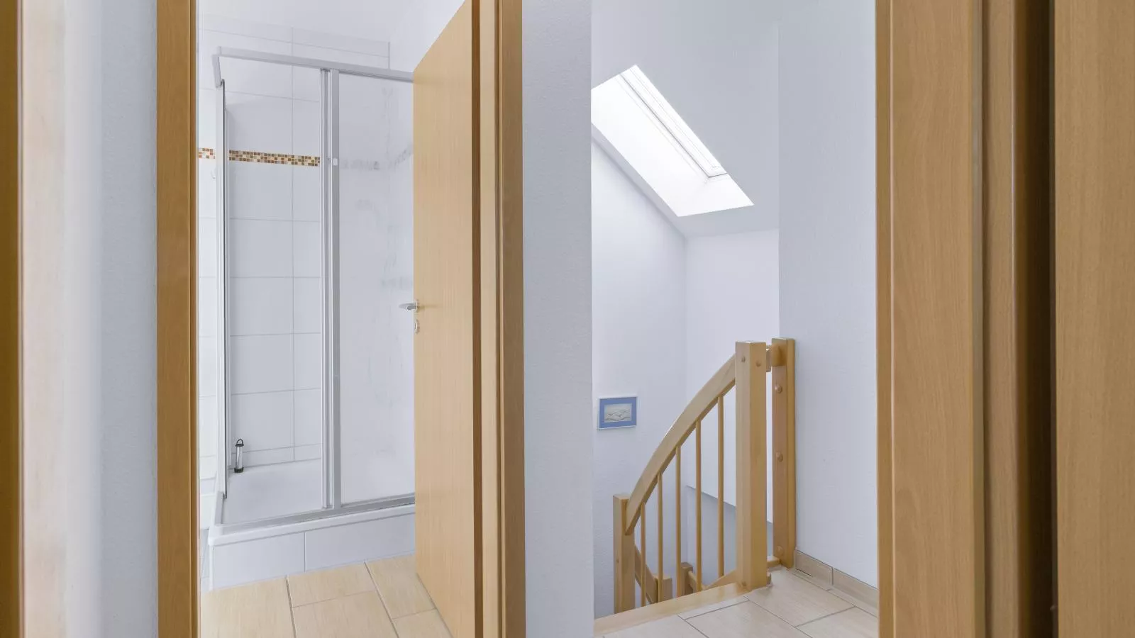 Windflüchter links mit Sauna-Flur