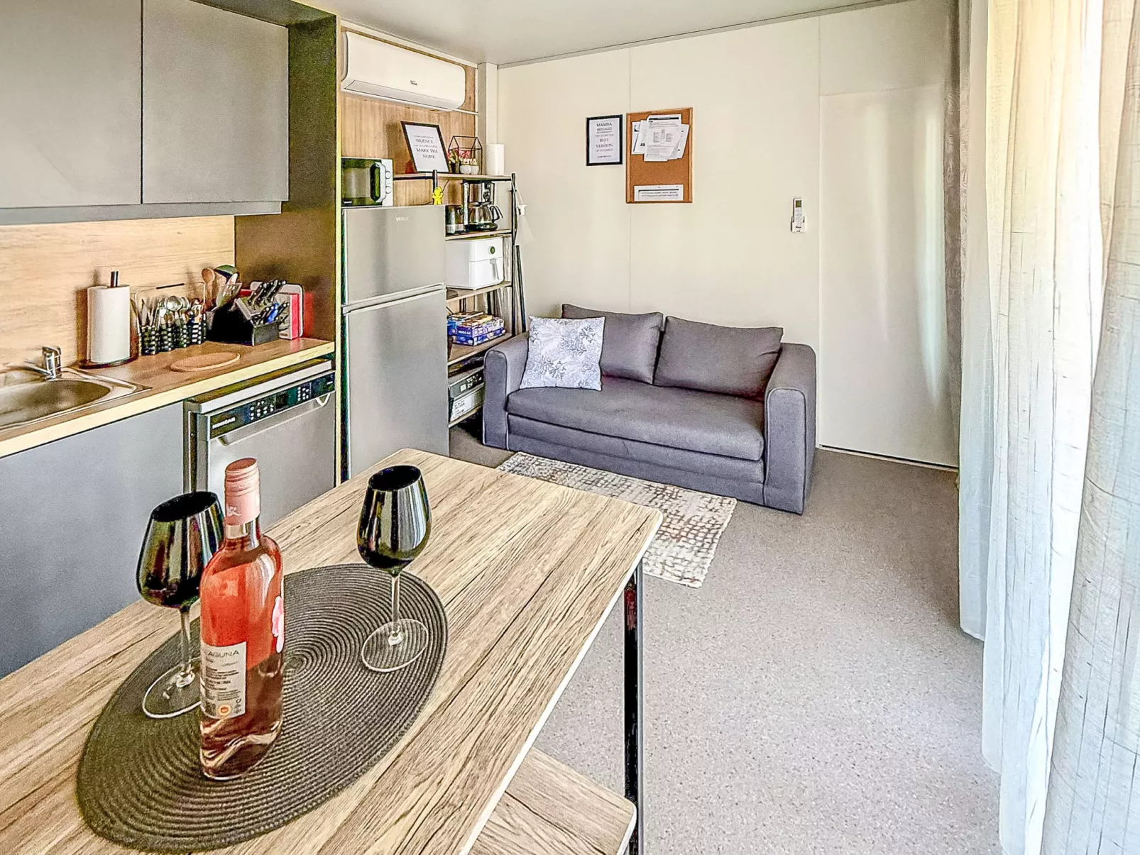 Hosekra Hišica-Inside