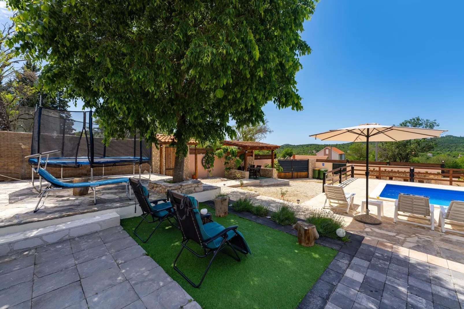 Holiday home Burgija-Terrasse / balcon