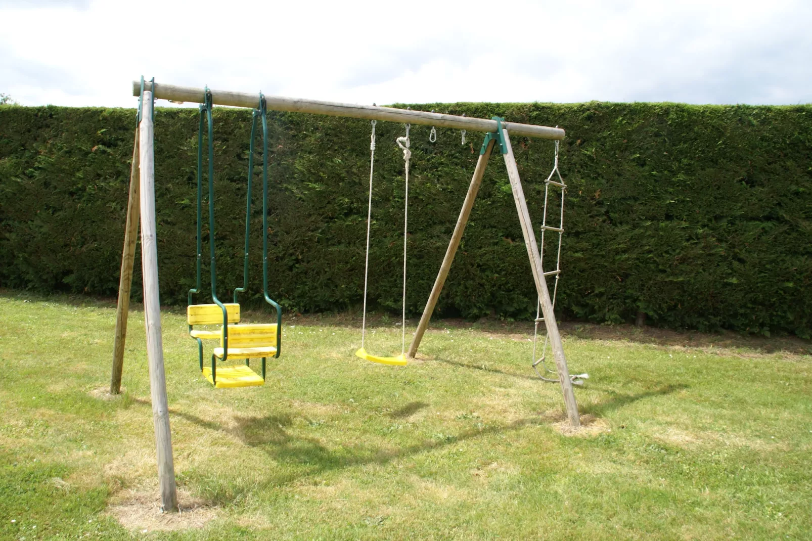 Maison de vacances Besse Les Vitarelles 6p-Gardens in summer