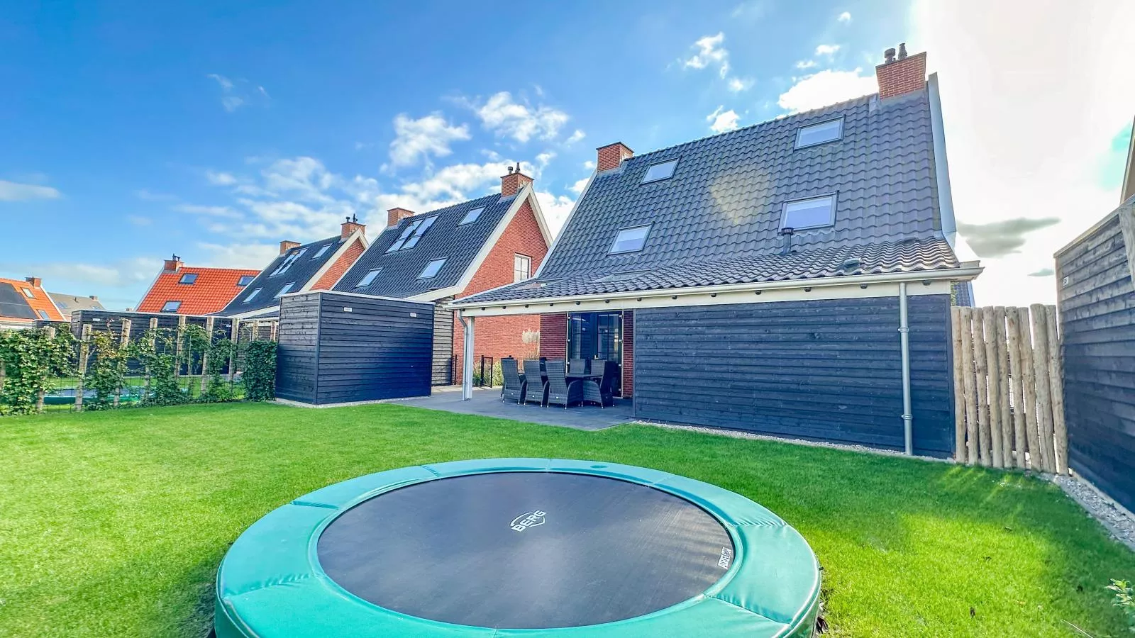 Dune Deluxe 77-Gardens in summer