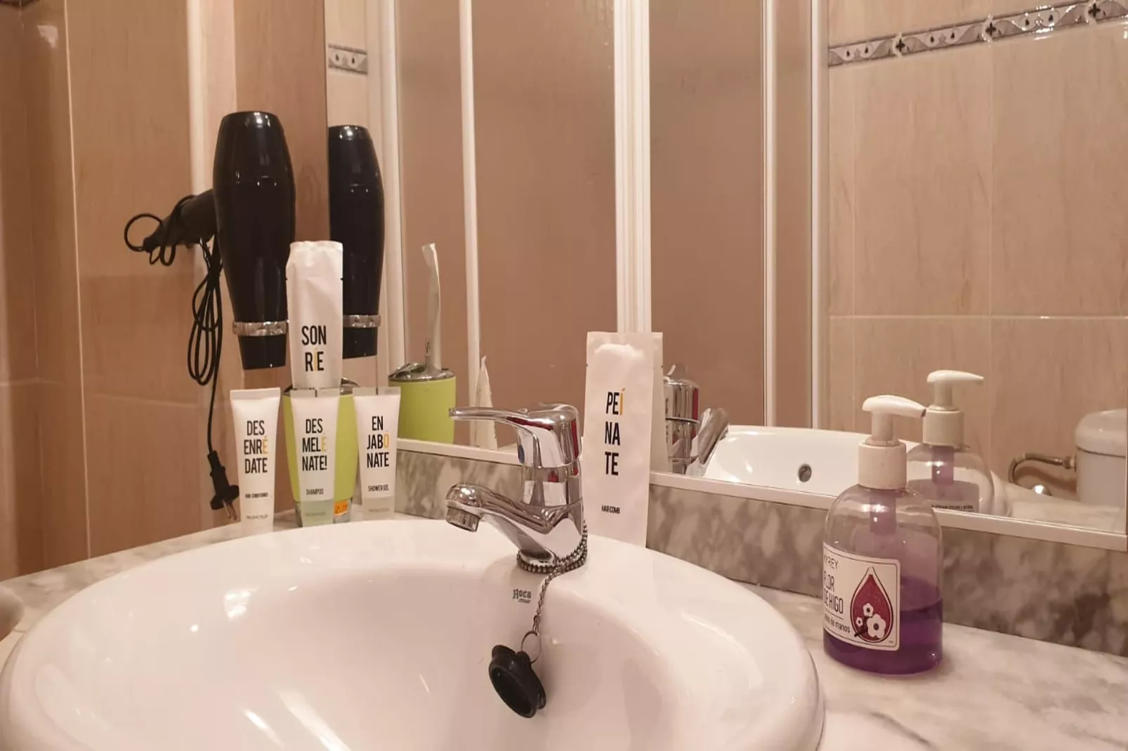 CT 370 AL - Faro's Veraplaya Naturista Apartment-Bathroom