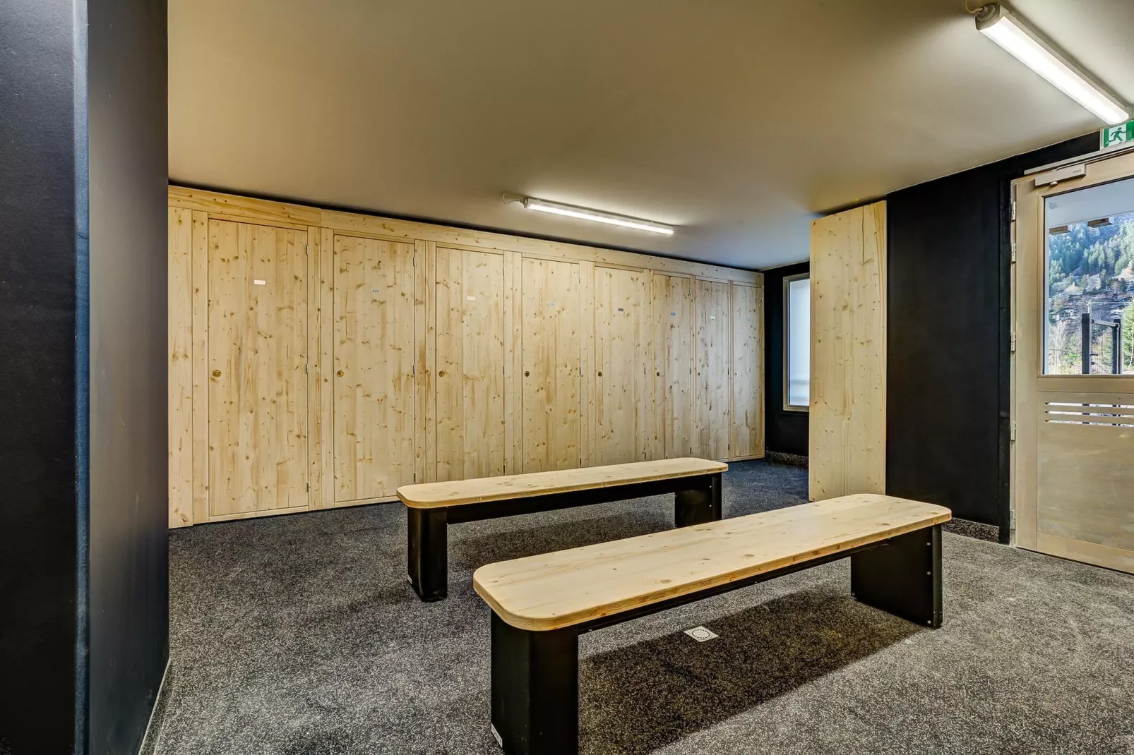 White Pearl A36-Facilities